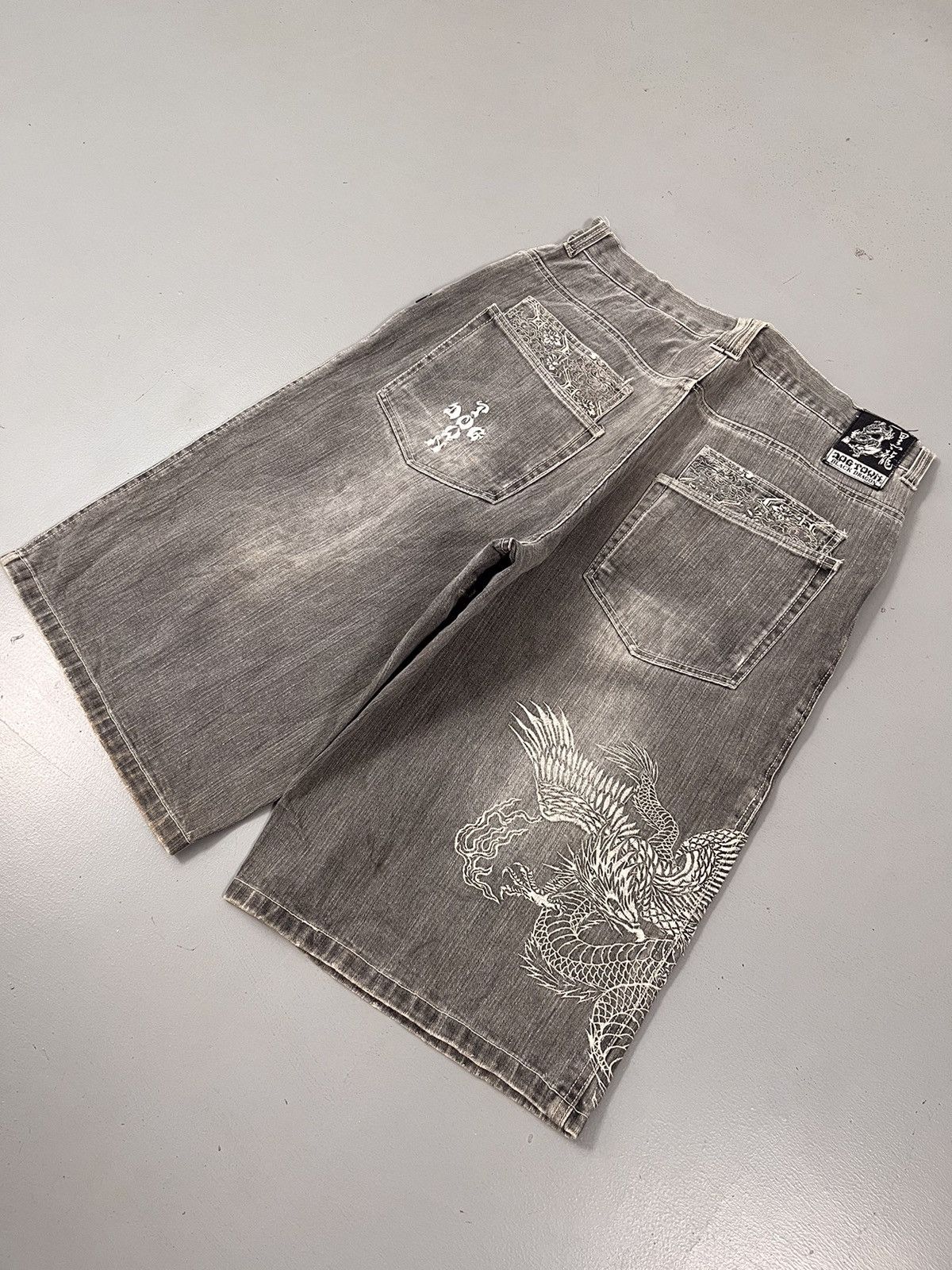 Dogtown Crazy vintage dragon 🐉 embroidered dogtwown jort Size US 34 / EU 50 - 2 Thumbnail