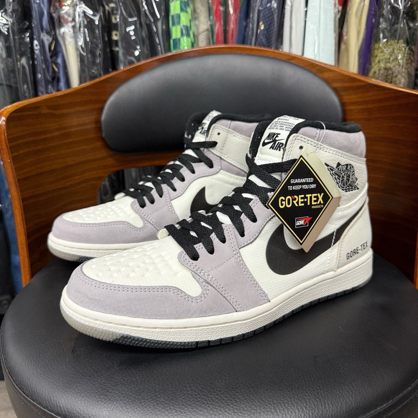 Nike Nike AJ1 White Lowtop Sneakers 42 Men Size US 9 / EU 42 - 1 Thumbnail