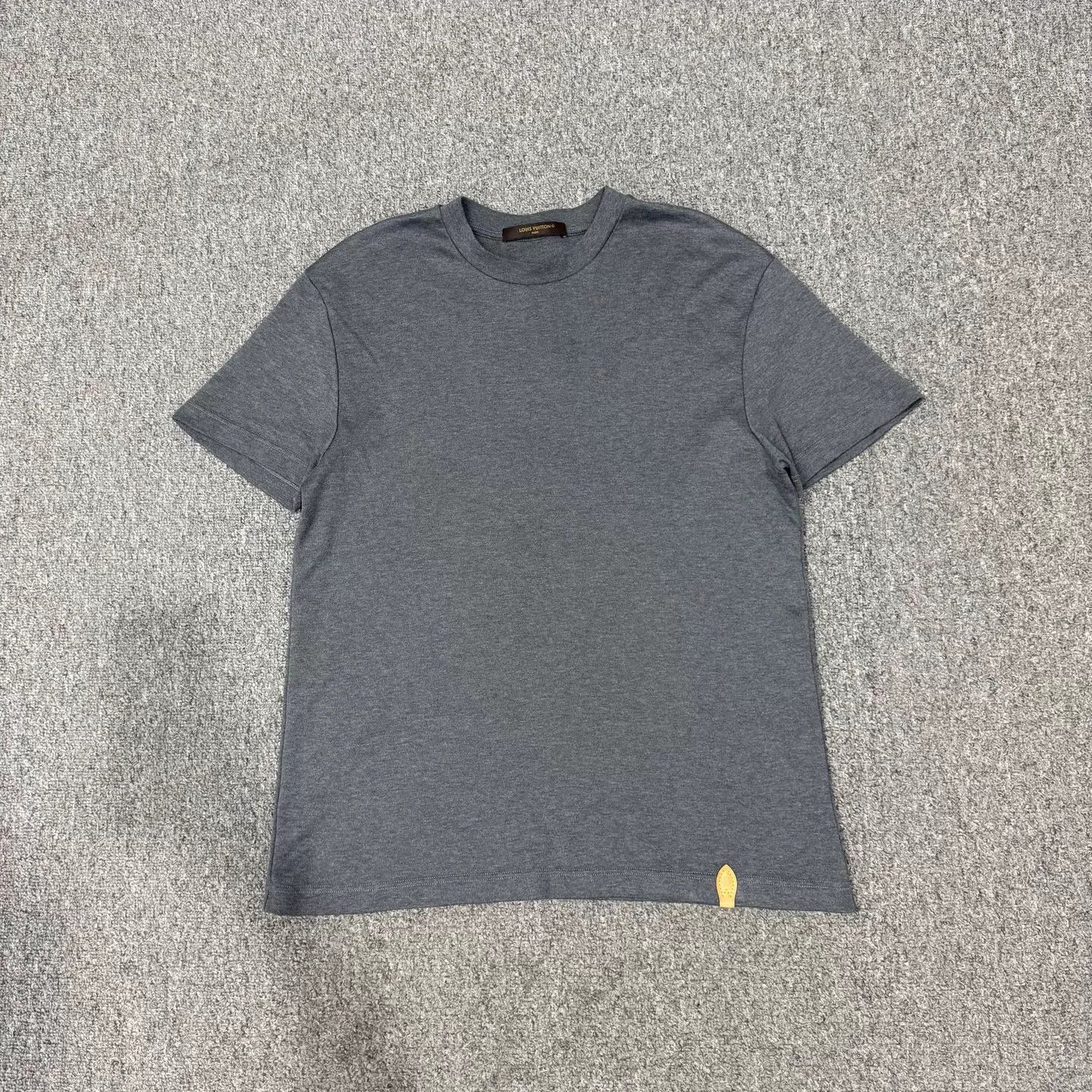 Louis Vuitton Louis Vuitton 26 New Gray Leather Logo SS Unworn S Size US S / EU 44-46 / 1 - 1 Thumbnail