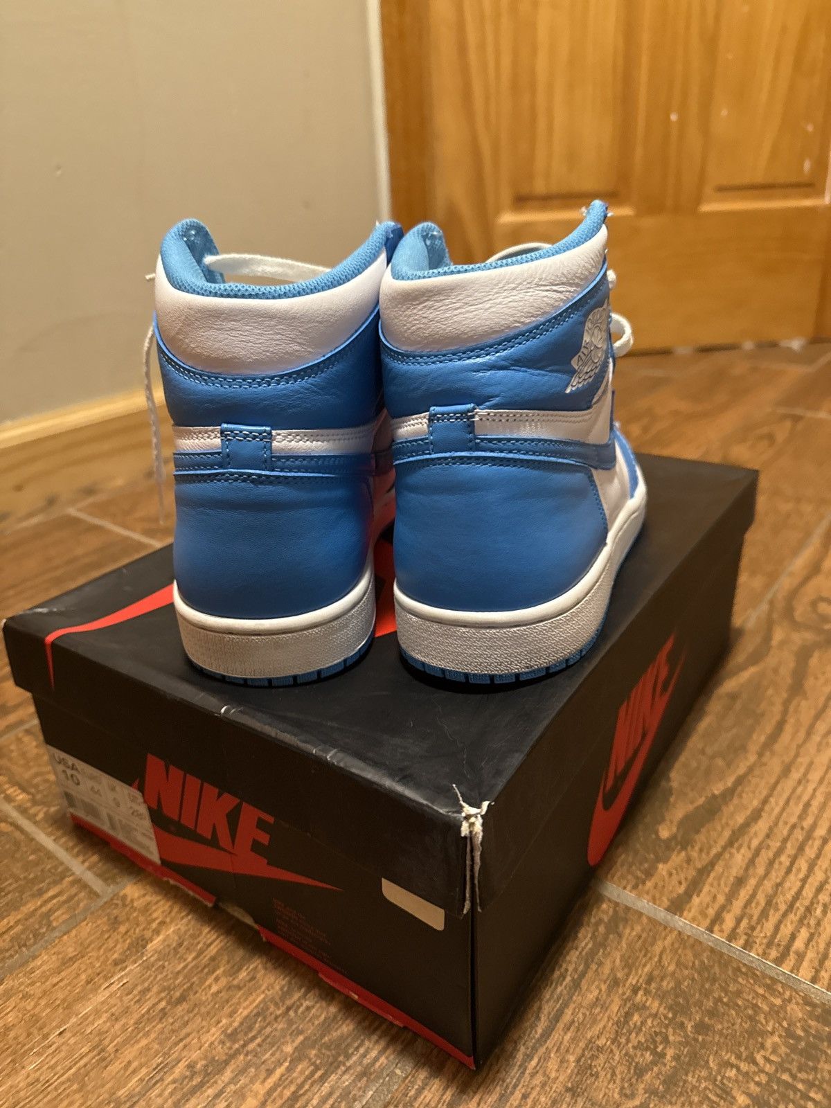Jordan Brand Air Jordan 1 UNC 2015 Release Size US 10 / EU 43 - 3 Thumbnail