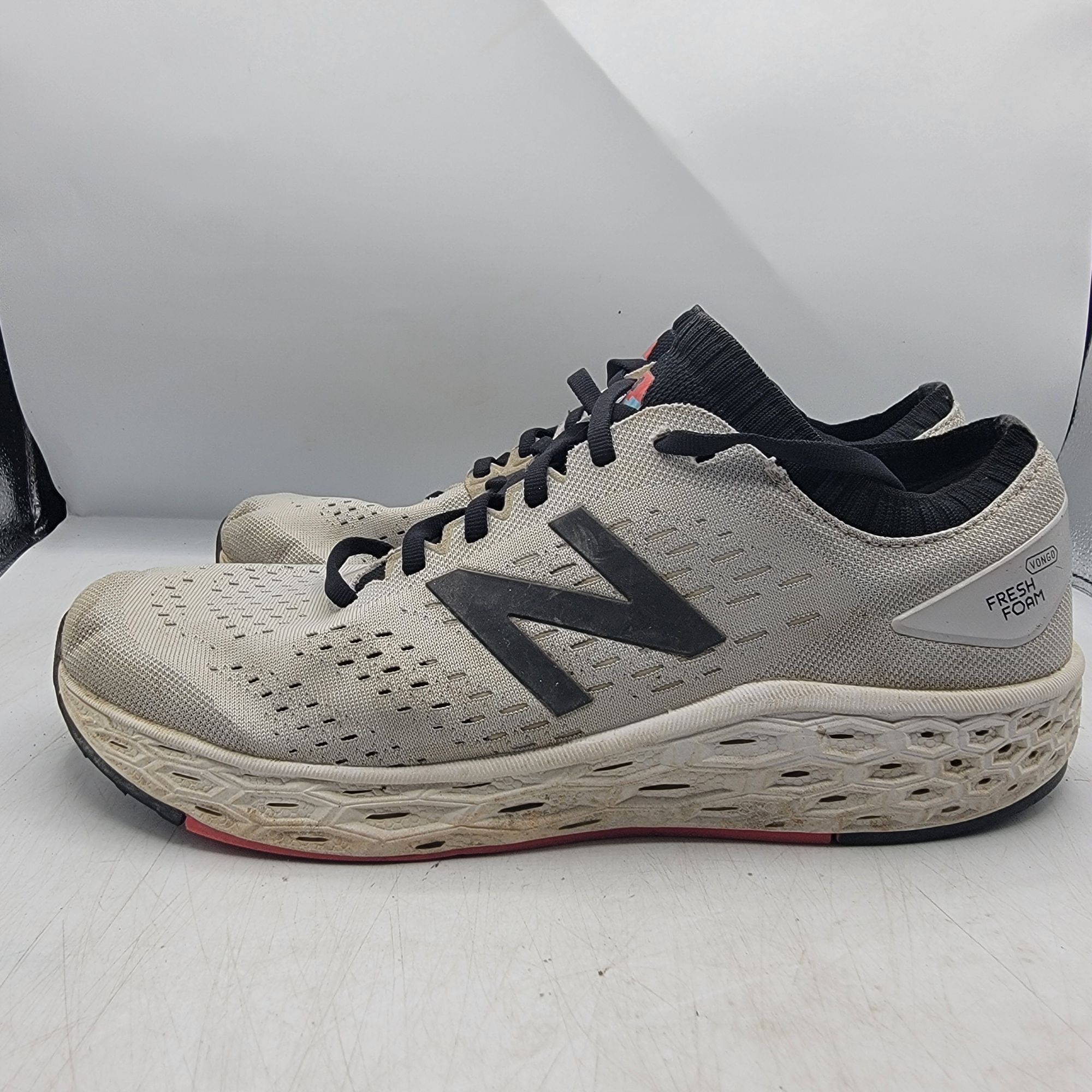 New Balance New Balance Fresh Foam Vongo V4 Mens 10 White Black Running Size US 10 / EU 43 - 12 Thumbnail