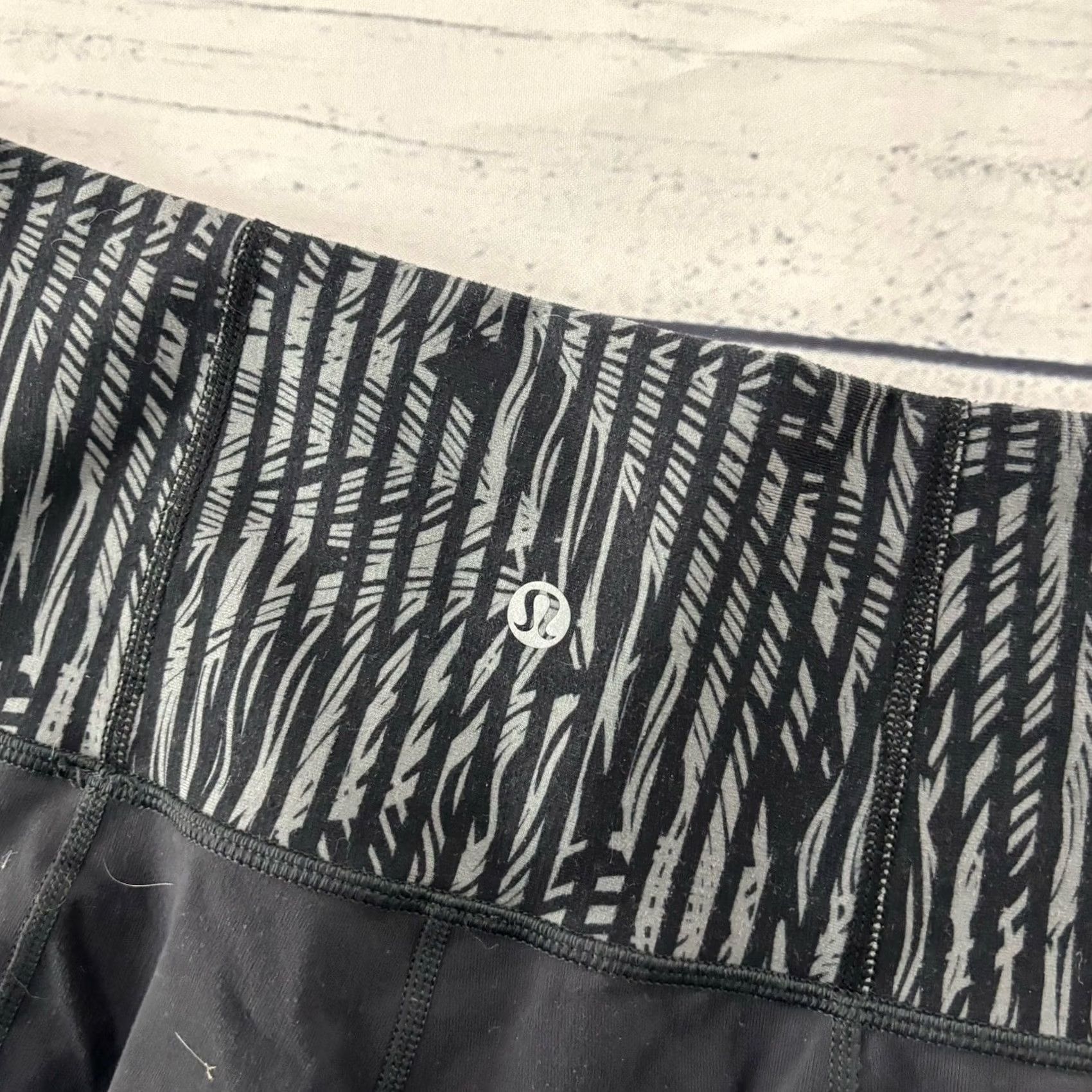 Lululemon Lululemon High Waisted Flare Leg Athletic Yoga Pants Women's 4 Regular Gray Regular Wide-Leg Yoga Pants Womens Gray 4 Athleisure Nike? Size 27" / US 4 / IT 40 - 5 Thumbnail