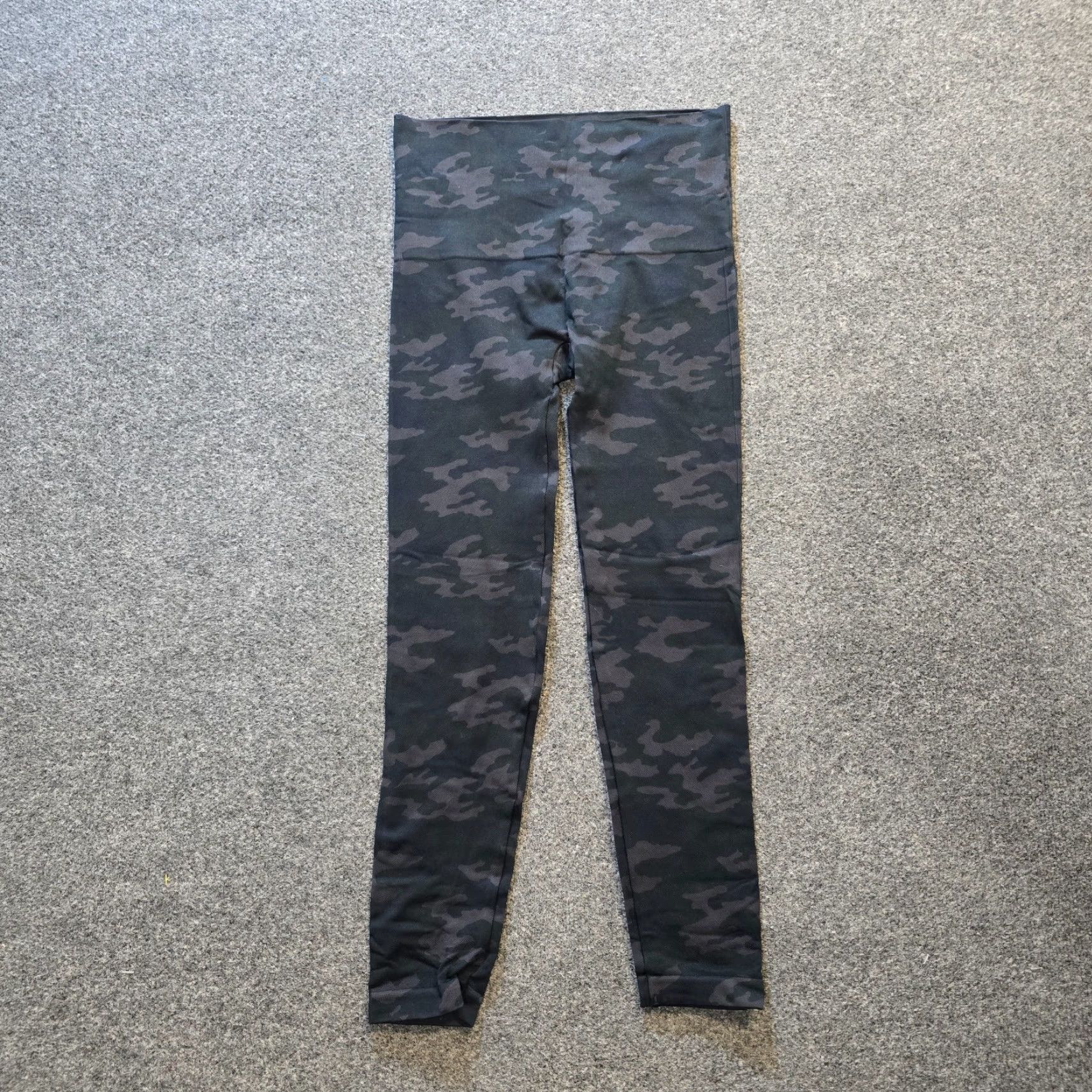 Spanx Spanx Leggings Women XL Black Gray Camo Look at Me Now Seamless Compression 7/8 Length Athleisure Size 40" / US 18 - 7 Thumbnail
