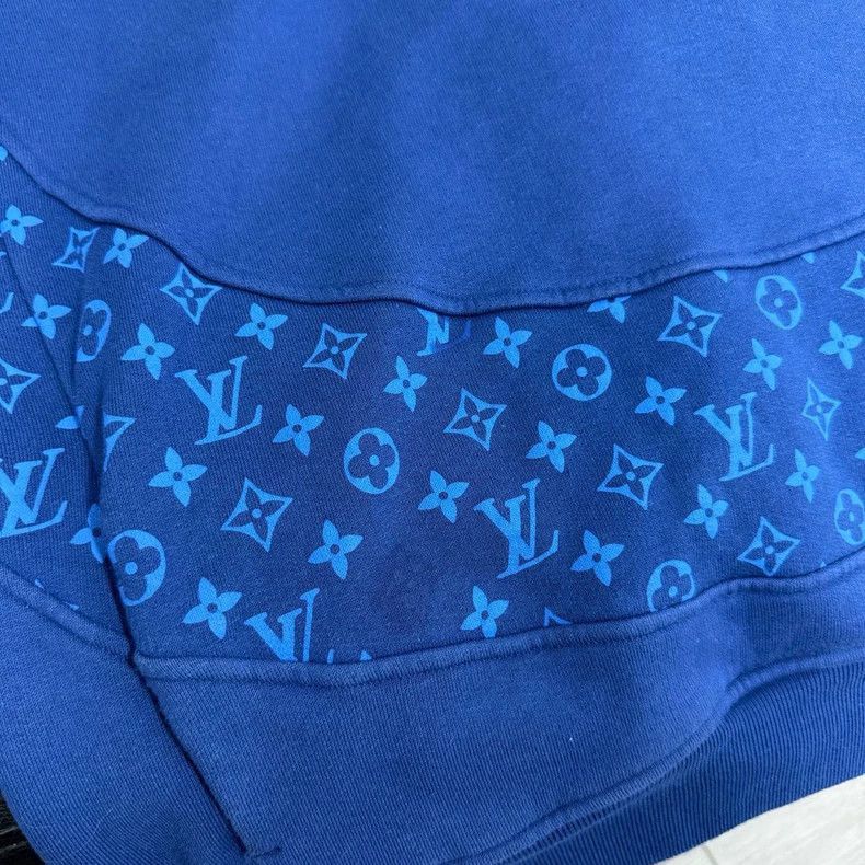 Louis Vuitton LouisVuitton 23 new LouisVuitton hoodie printed all over th Size US L / EU 52-54 / 3 - 5 Thumbnail