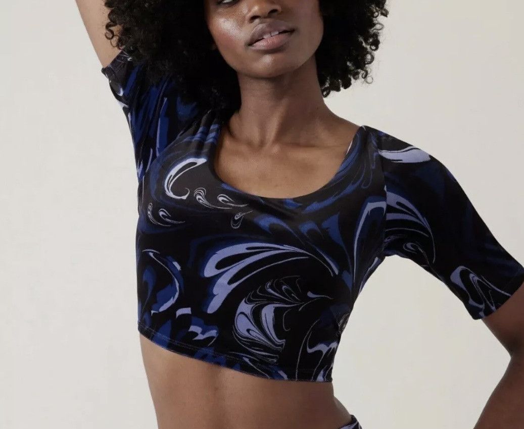 Athleta Athleta Exhilarate Velvet Crop Stretch M Size M / US 6-8 / IT 42-44 - 1 Thumbnail