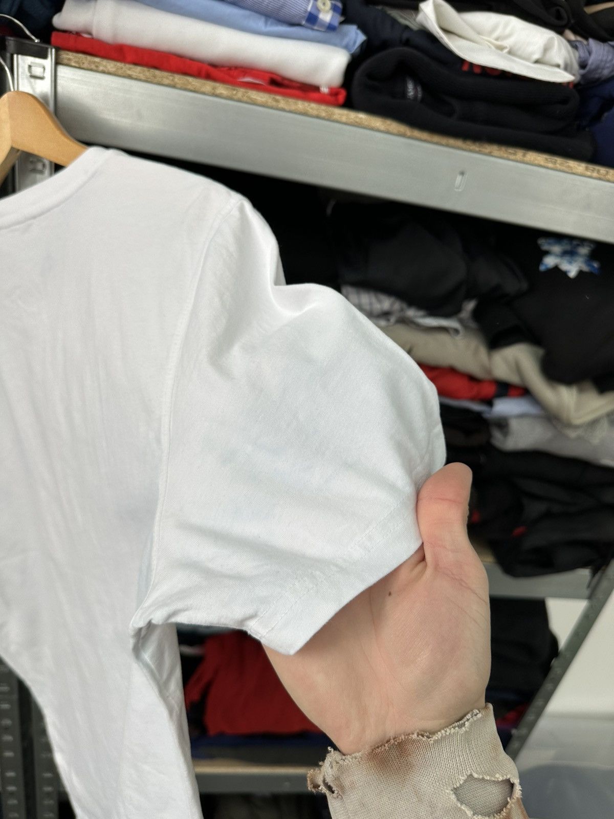 Givenchy Givenchy Paris T-Shirt Centre Logo White Luxury Tee Size L Size US L / EU 52-54 / 3 - 12 Thumbnail