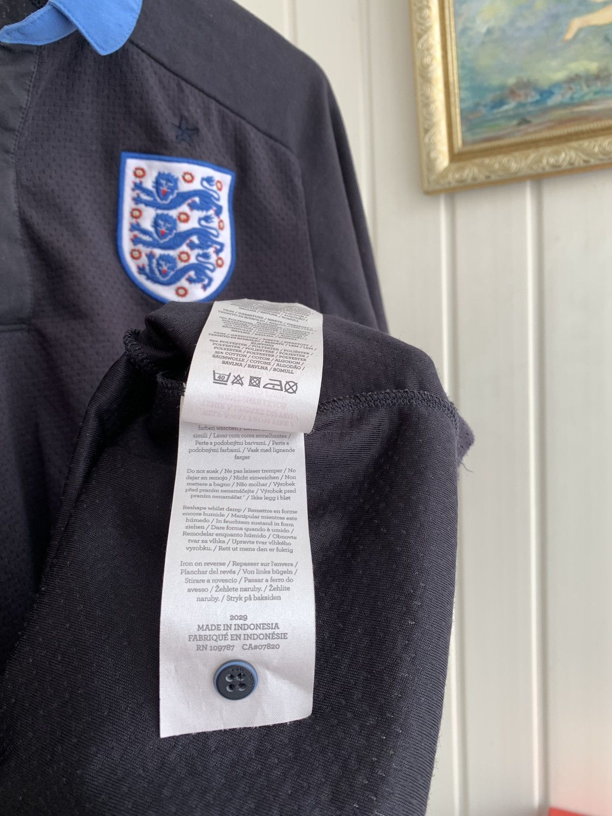 Umbro Umbro ENGLAND 2011-2012 Away Shirt Soccer Jersey Size L Size US L / EU 52-54 / 3 - 7 Thumbnail