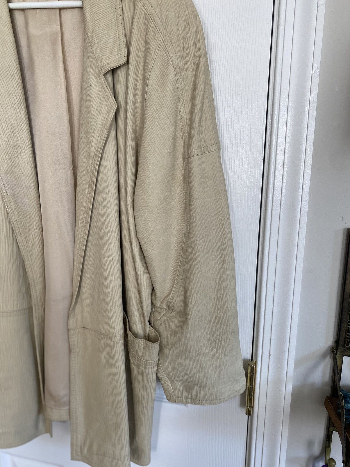 Other RARE EUROPEAN VINTAGE LEATHER JACKET WITH SHOULDER PADS Size L / US 10 / IT 46 - 4 Thumbnail