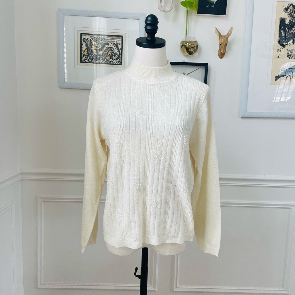 Vintage Vintage Alfred Dunner Petite Ivory Mock Neck Knit Top Beaded Size M / US 6-8 / IT 42-44 - 1 Thumbnail
