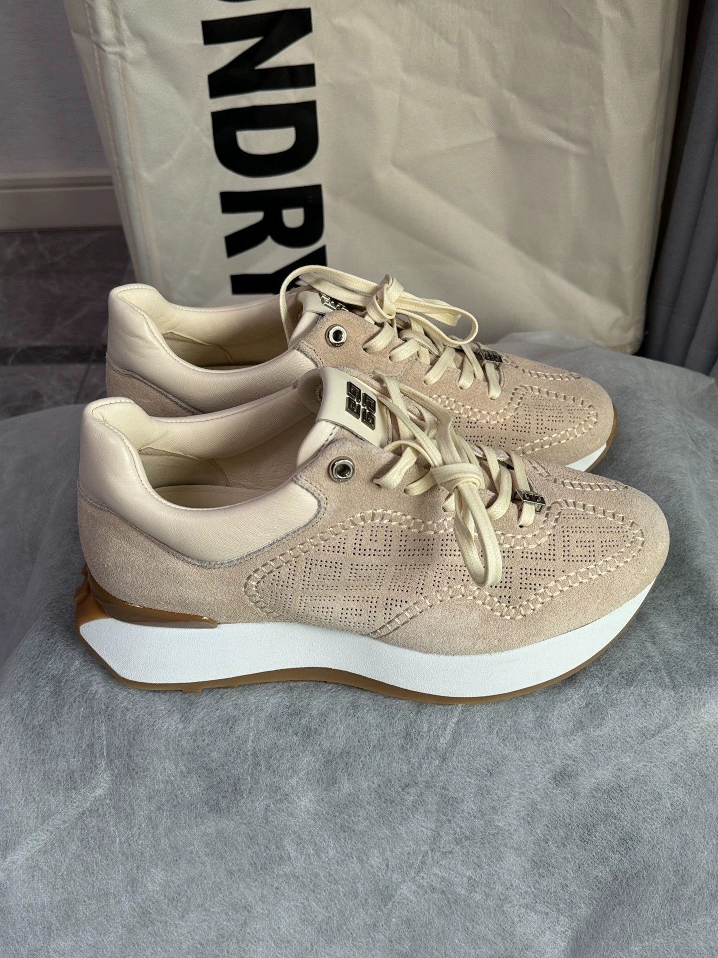 Givenchy Givenchy Beige Suede Sneakers 40.5 Unisex Size US 7.5 / EU 40-41 - 3 Thumbnail