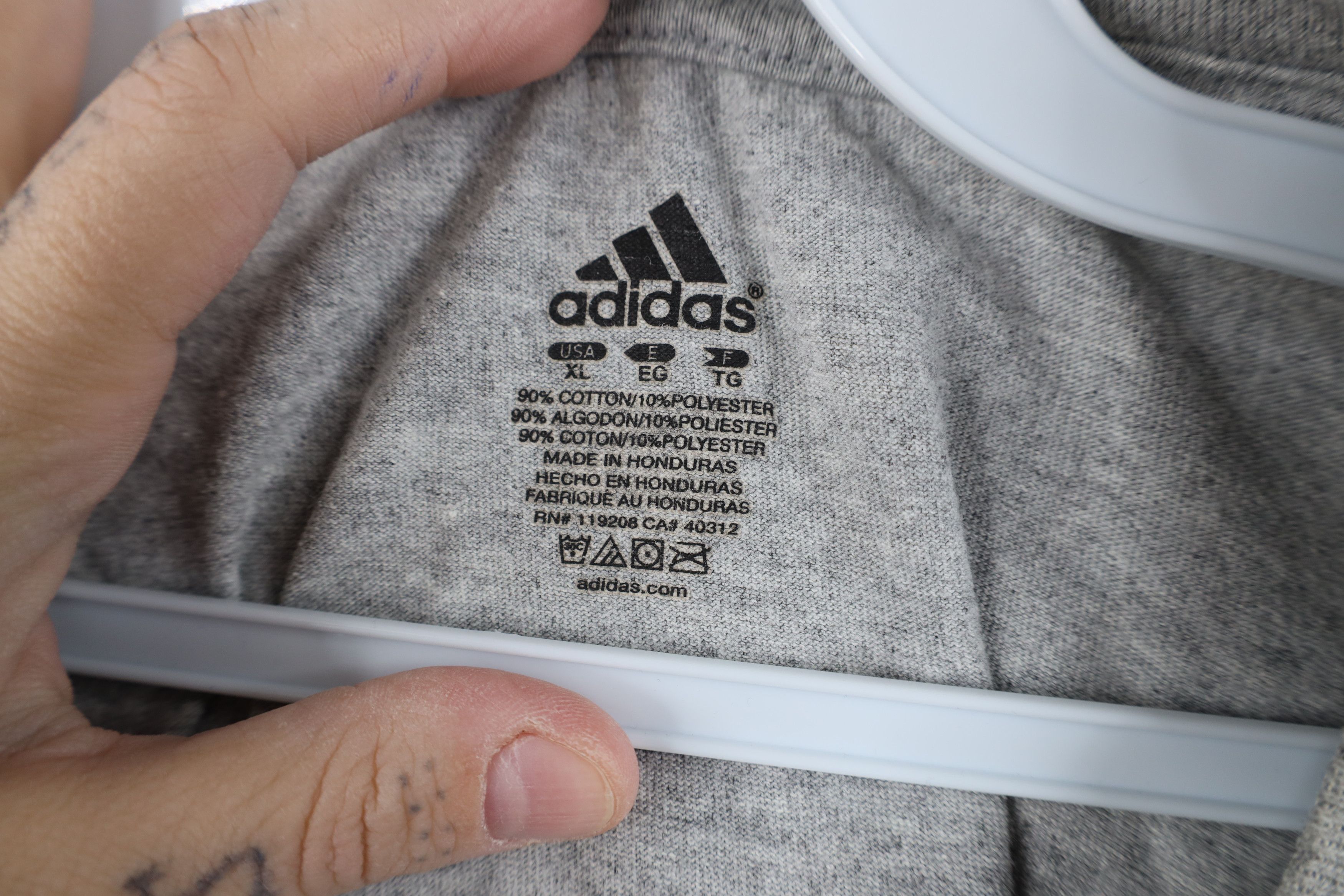 Adidas Vintage Y2K Adidas Bulls Basketball T-Shirt Heather Gray Size US XL / EU 56 / 4 - 9 Thumbnail