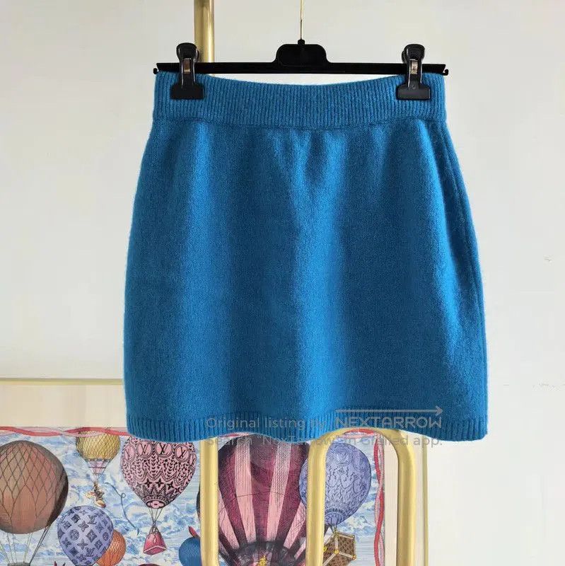 Chanel Chanel Blue Wool Midi Skirt for Women . Size 30" / US 8 / IT 44 - 2 Thumbnail