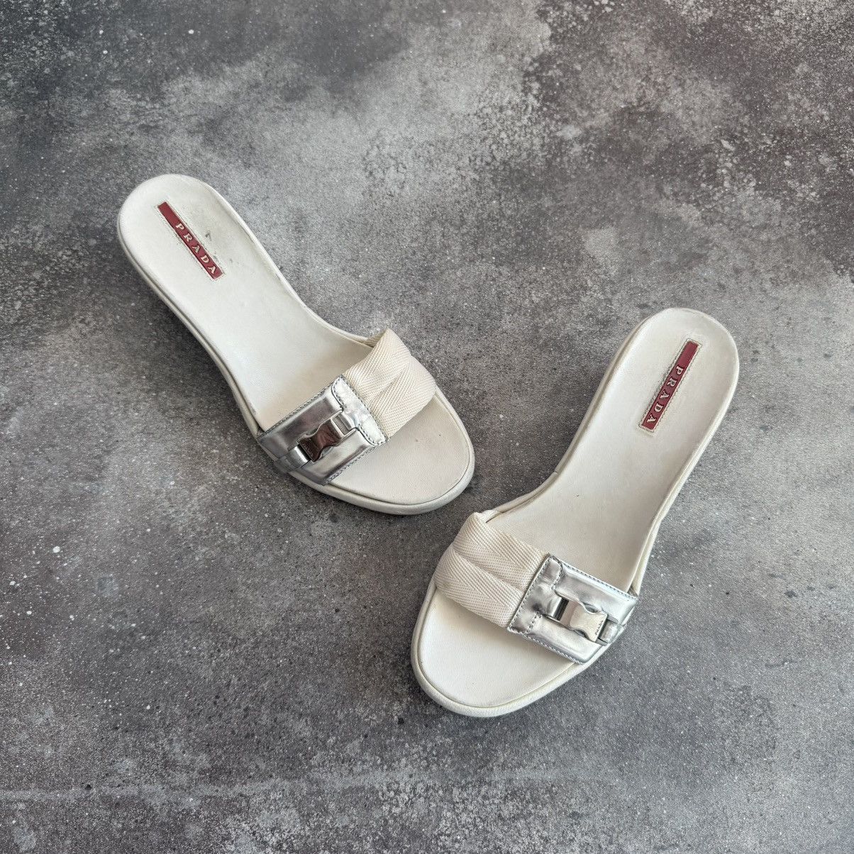 PRADA プラダ パンプス スウェード 赤 38 ベルト PRADA プラダ パンプス スウェード 赤 38 ベルト