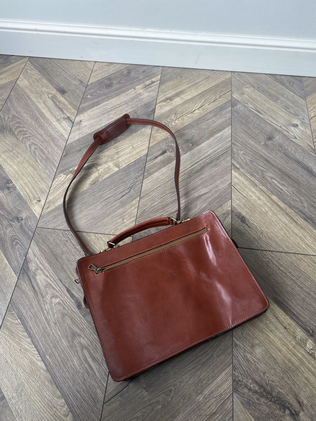 Designer Vintage Guelfi Ghibellini Heavy Brown Genuine Leather Bag Size ONE SIZE - 8 Thumbnail