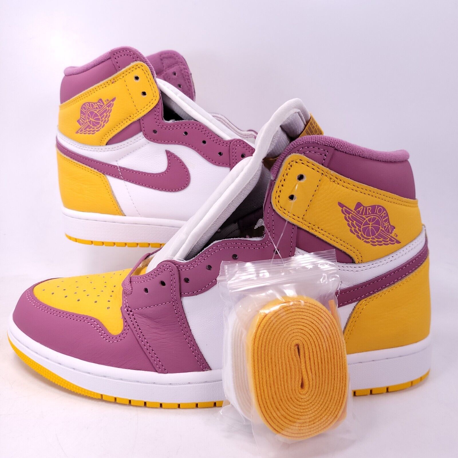 Nike Nike Air Jordan 1 Retro High Basketball Size 10.5 555088-706 Size US 10.5 / EU 43-44 - 4 Thumbnail