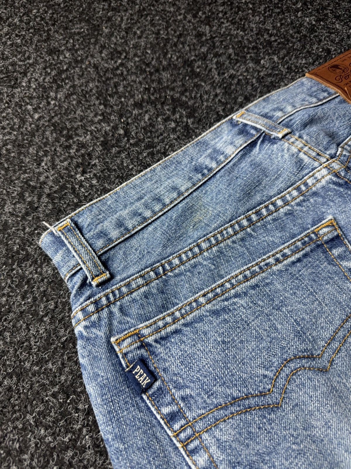 Peak Performance 90s Retro Peak Performance Italy Vintage Light Wash Jeans Size US 33 - 18 Thumbnail