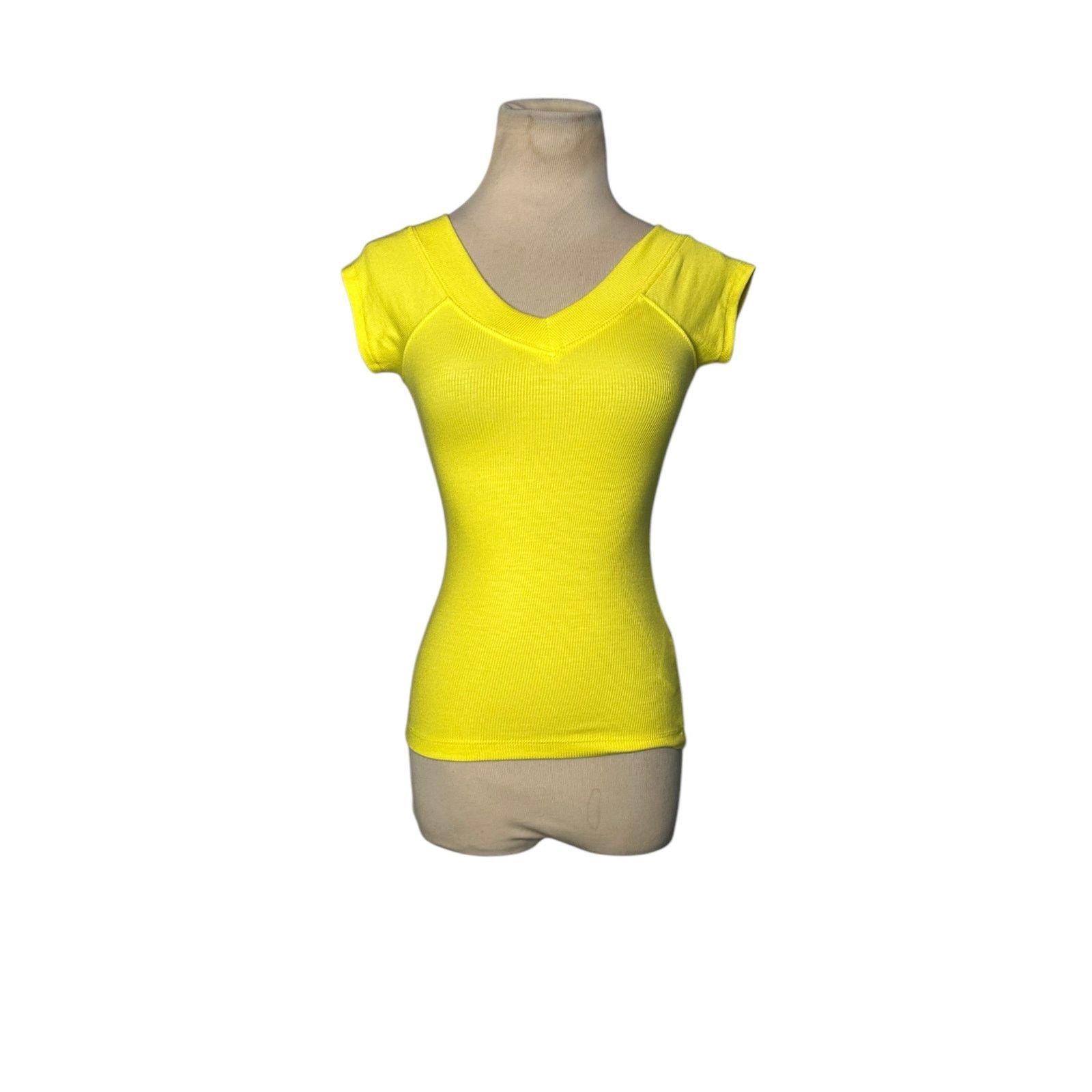 Bdg BDG yellow knit short sleeves v neck fitted top size Small Size S / US 4 / IT 40 - 15 Thumbnail