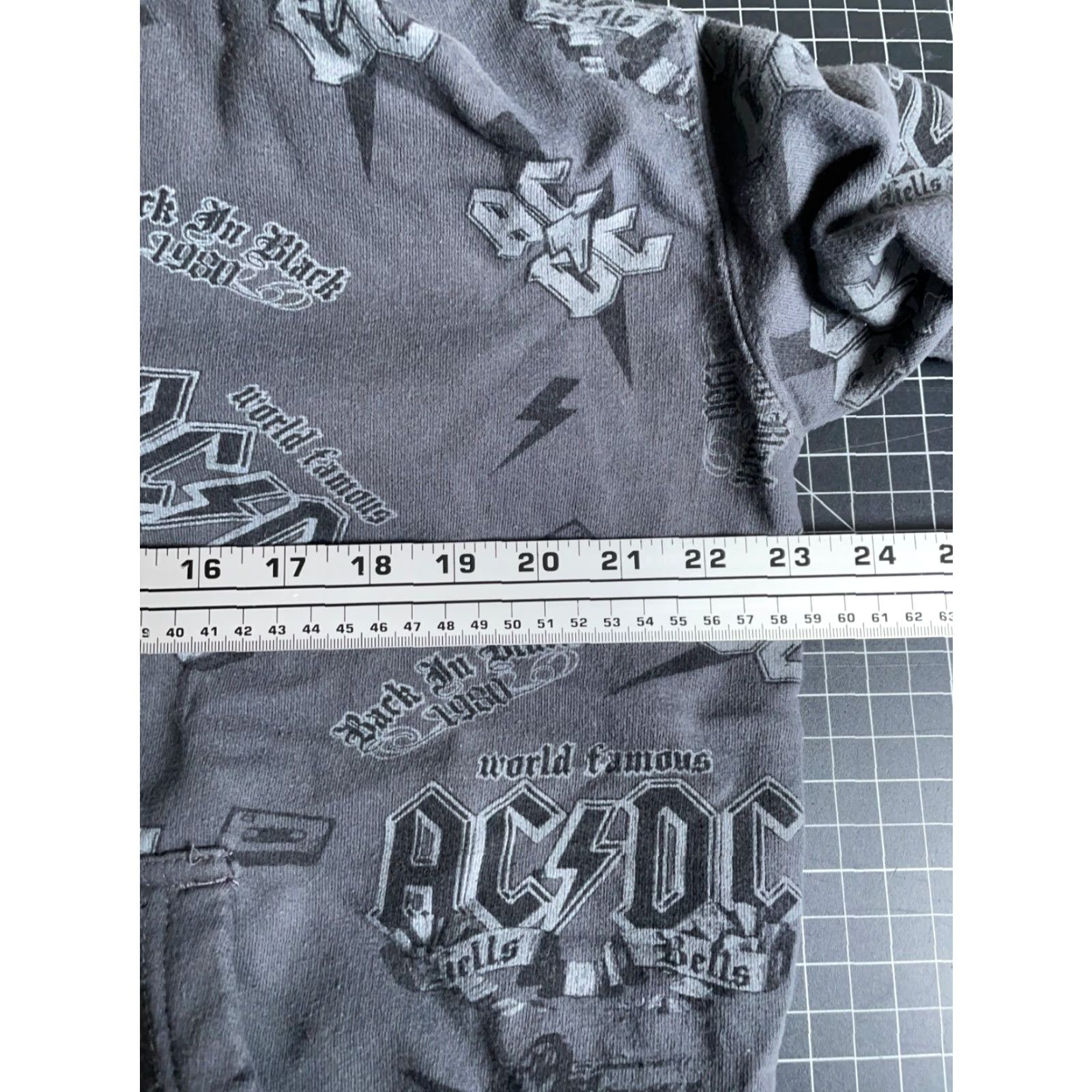 Gloverall AC/DC Hoodie Men Large Gray Logo All Over Print Sweatshirt Rockware AOP Shirt Mens Regular Full Zip 90s Retro Rock Clothing Size US L / EU 52-54 / 3 - 5 Thumbnail