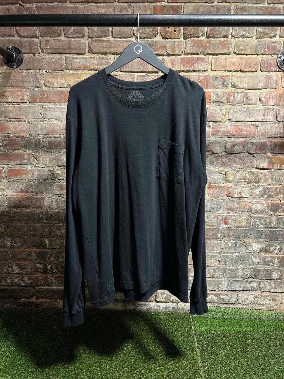 Chrome Hearts Chrome Hearts Neck Script L/S Black Sz. XL Size ONE SIZE - 1 Thumbnail