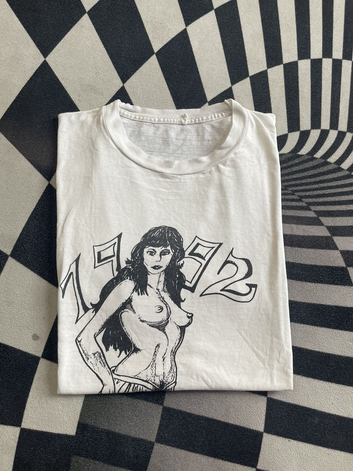 Vintage Vintage 1992 Underground Pin-up Graphic Tee - Single Stitch Size US XL / EU 56 / 4 - 1 Thumbnail