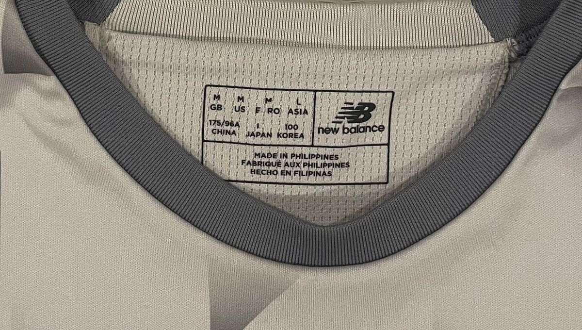 New Balance New Balance 2018/19 Liverpool Salah #11 Jersey Men’s Medium Size US M / EU 48-50 / 2 - 2 Thumbnail