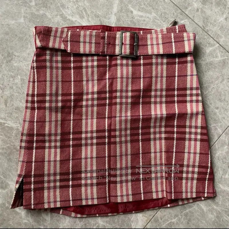Burberry Burberry Pink Plaid Mini Skirt for Women. Size 23" - 1 Thumbnail
