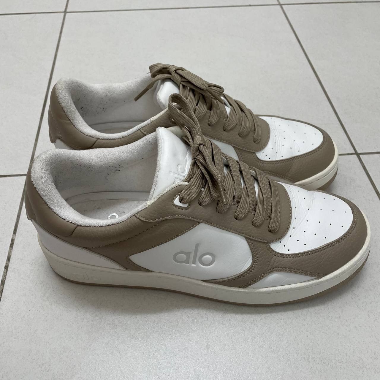Alo [11US] ALO YOGA SNEAKERS RECOVERY MODE GRAVEL WHITE Size US 11 / EU 44 - 9 Thumbnail