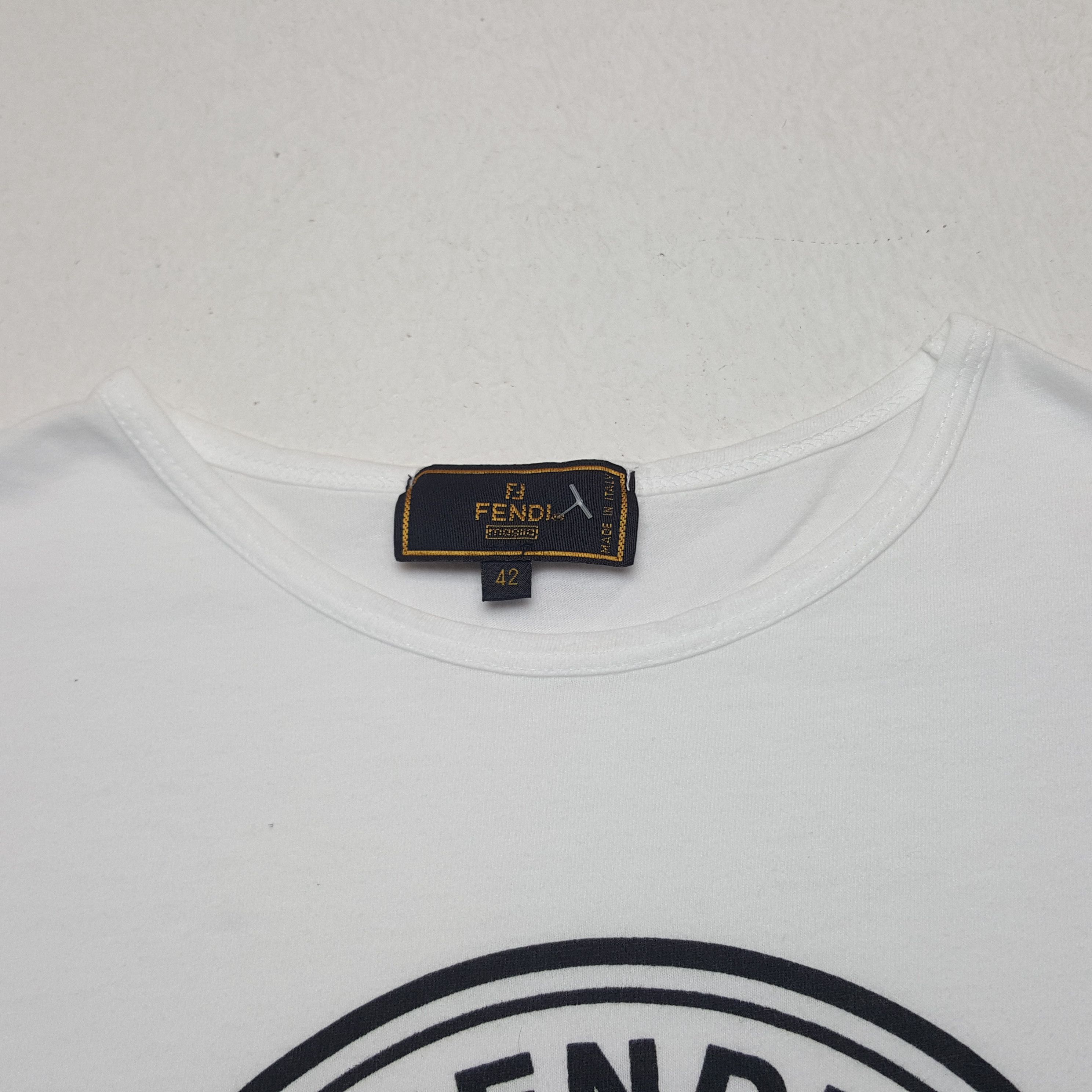 Vintage Vintage Fendi Italian Brand Big Logo Tshirt Size US M / EU 48-50 / 2 - 4 Thumbnail