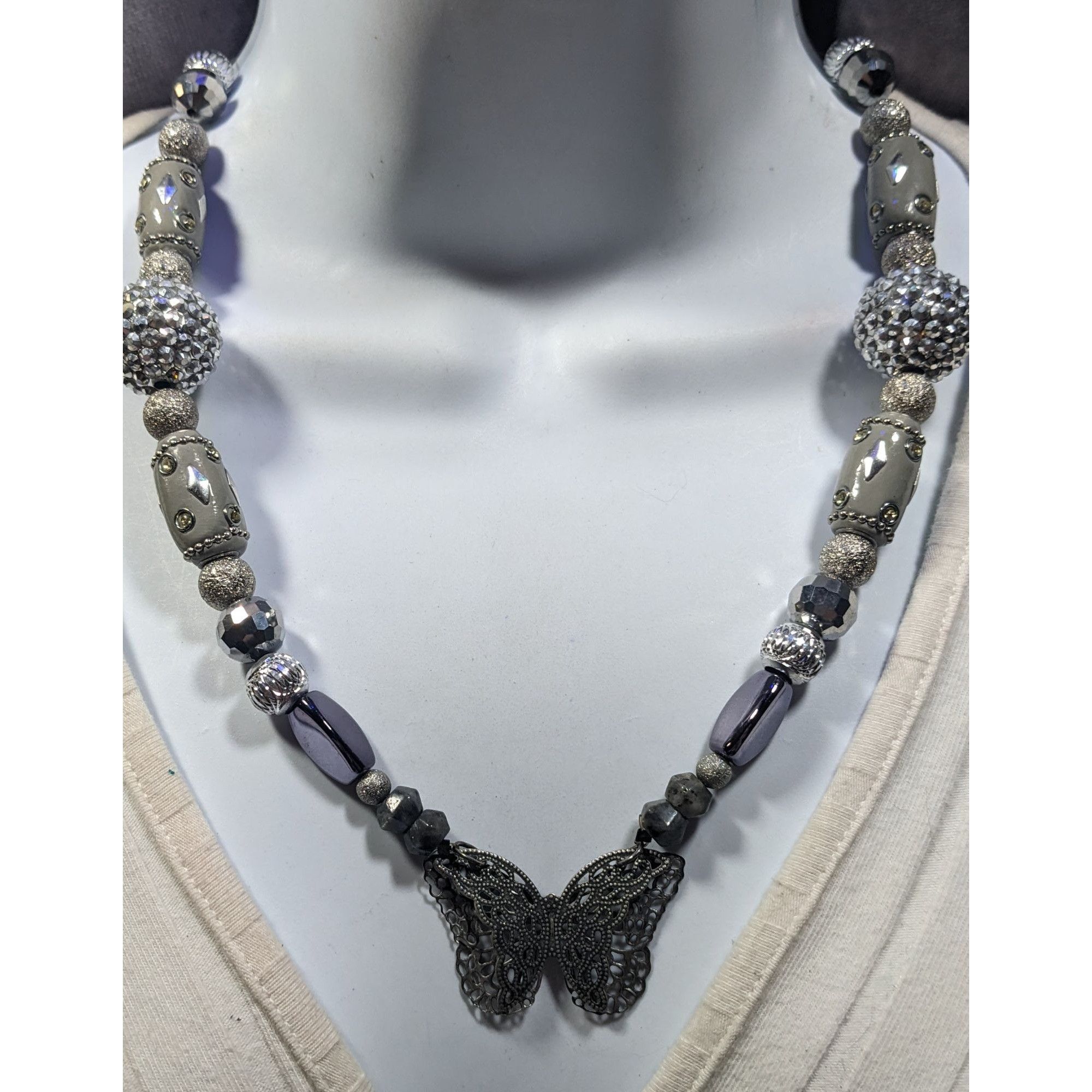 Other Handmade Fairycore Chunky Butterfly Silver Tone Beaded Neckl Size ONE SIZE - 2 Thumbnail