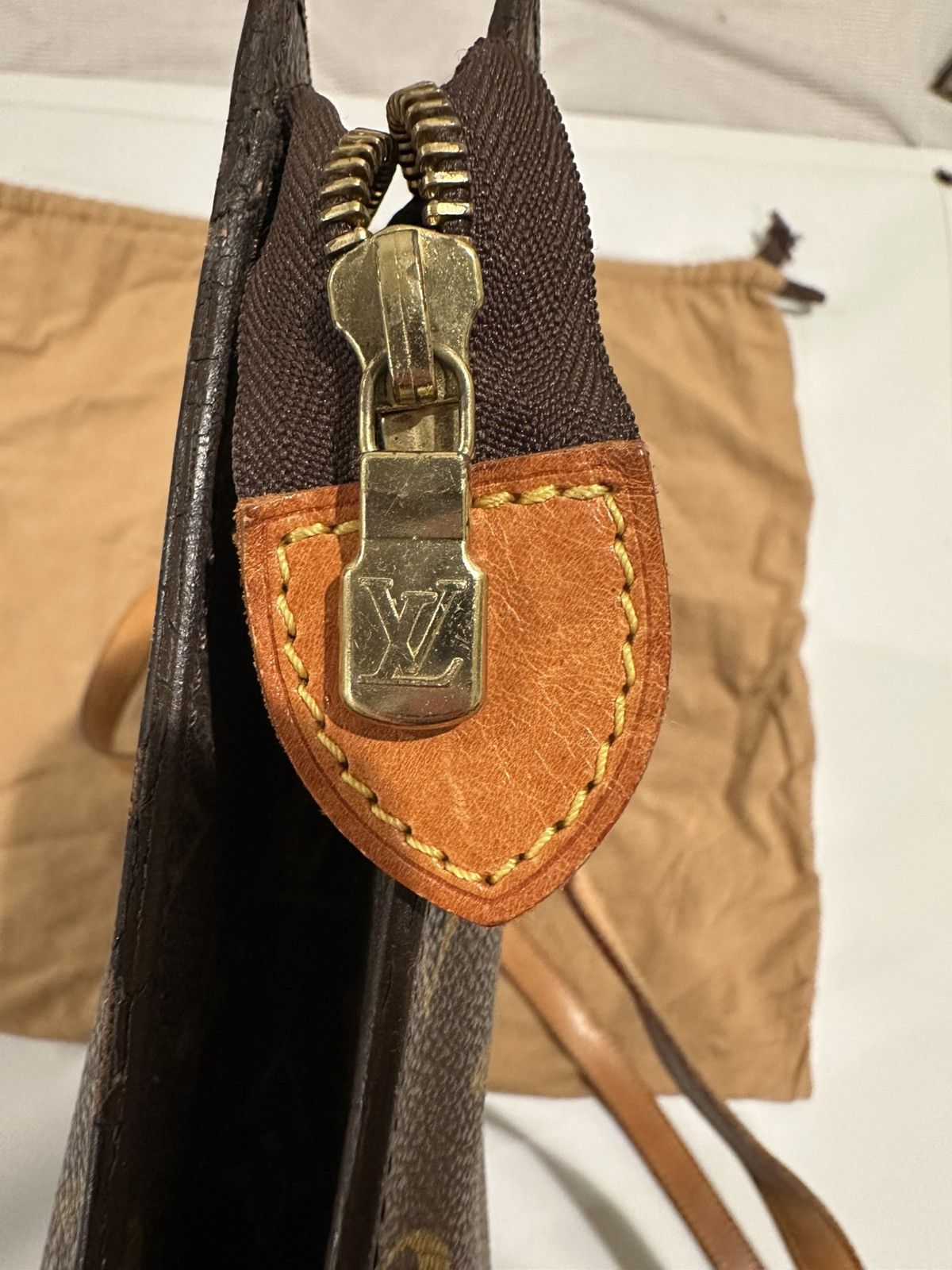 Louis Vuitton Louis Vuitton Purse Size ONE SIZE - 7 Thumbnail