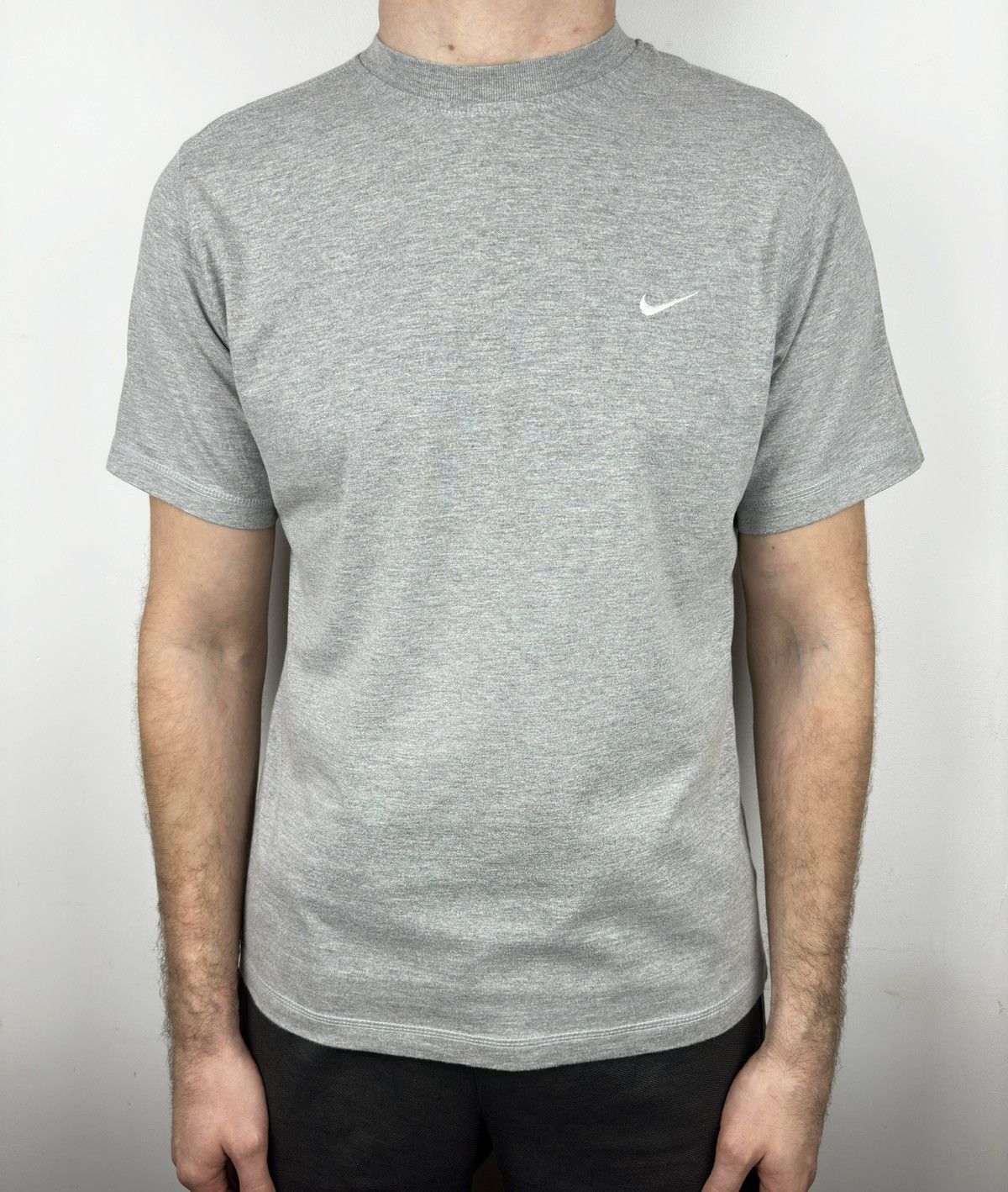 Nike Vintage Nike Mini Swoosh Logo T Shirt Tee Y2K Center Size US M / EU 48-50 / 2 - 2 Thumbnail