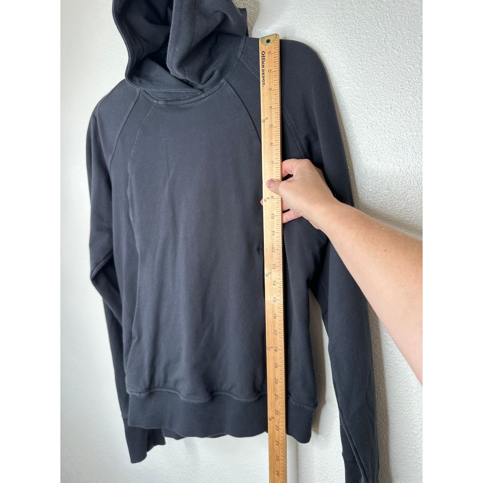 Lululemon Lululemon Black Long Sleeve Pullover Front Pocket Hoodie 4 Size S / US 4 / IT 40 - 6 Thumbnail