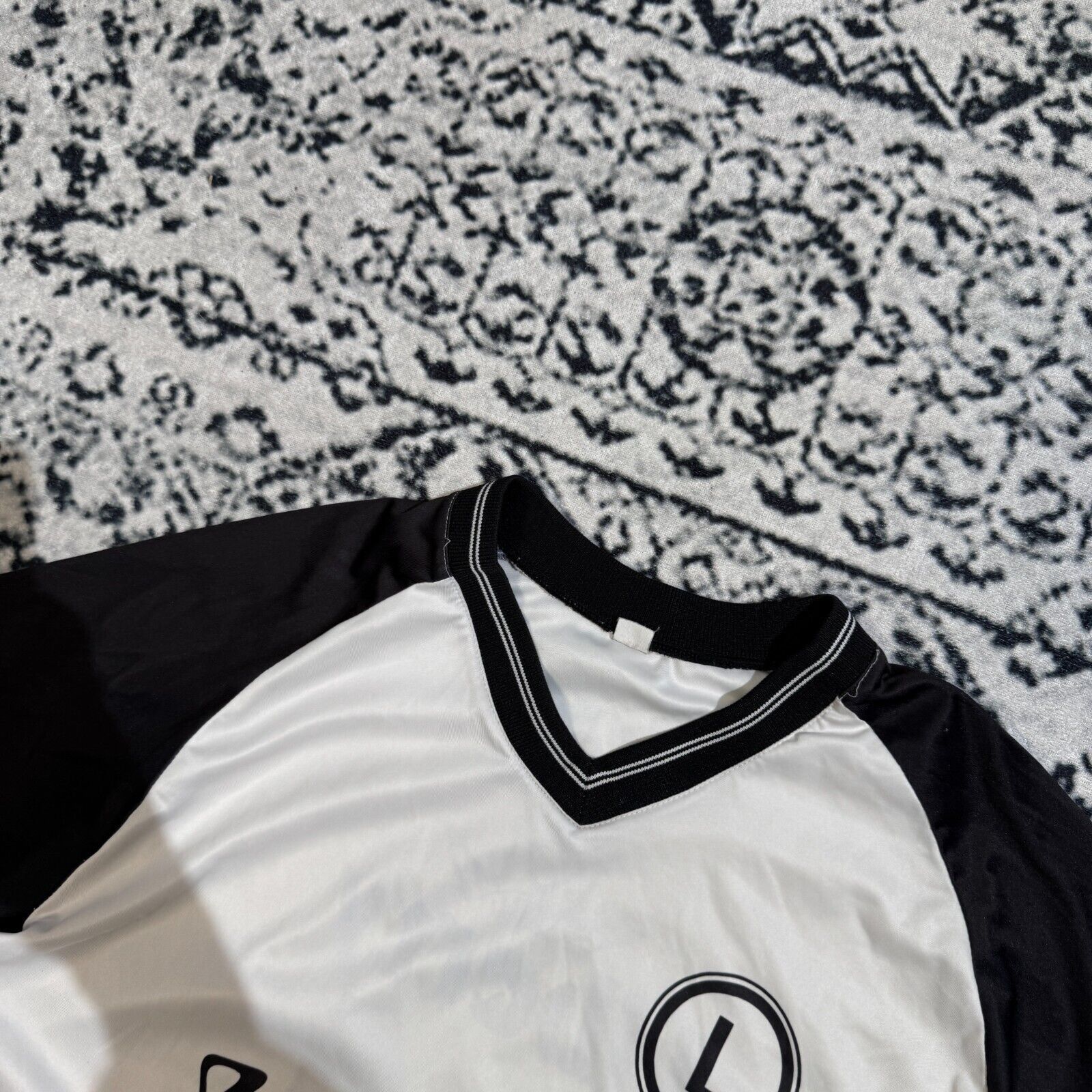 Vintage Vintage Unisex White Black Polyester Jersey T-Shirt Size L Size US L / EU 52-54 / 3 - 6 Thumbnail