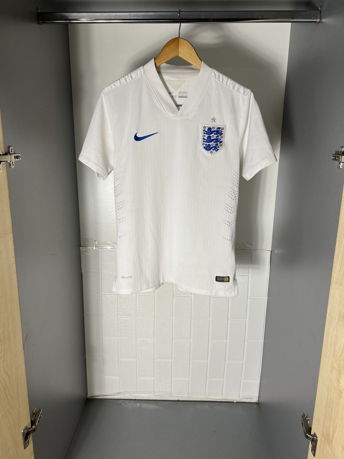 Nike VINTAGE NIKE ENGLAND SOCCER JERSEY MANCHESTER RETRO Y2K 90s Size US S / EU 44-46 / 1 - 3 Thumbnail