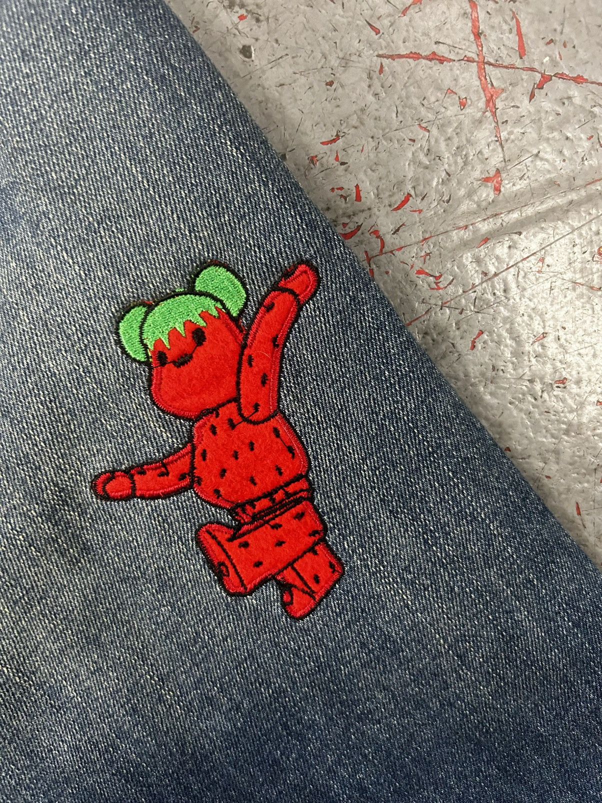 CLOT × Levi's CLOT x Medicom Toy x Levi’s 580 Women Jeans Size W30 L33 Size 30" / US 8 / IT 44 - 4 Thumbnail