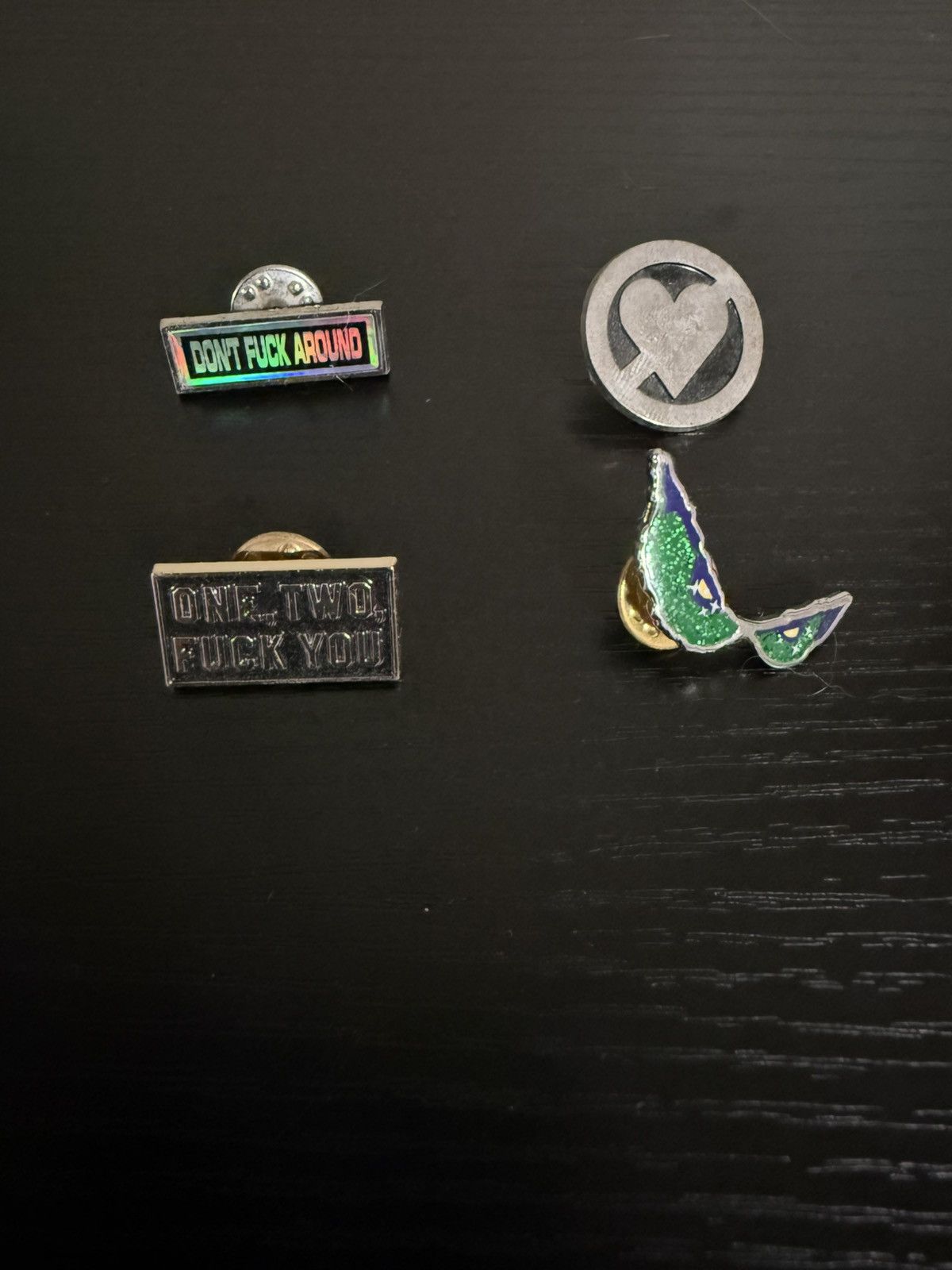Supreme supreme Pins | Grailed