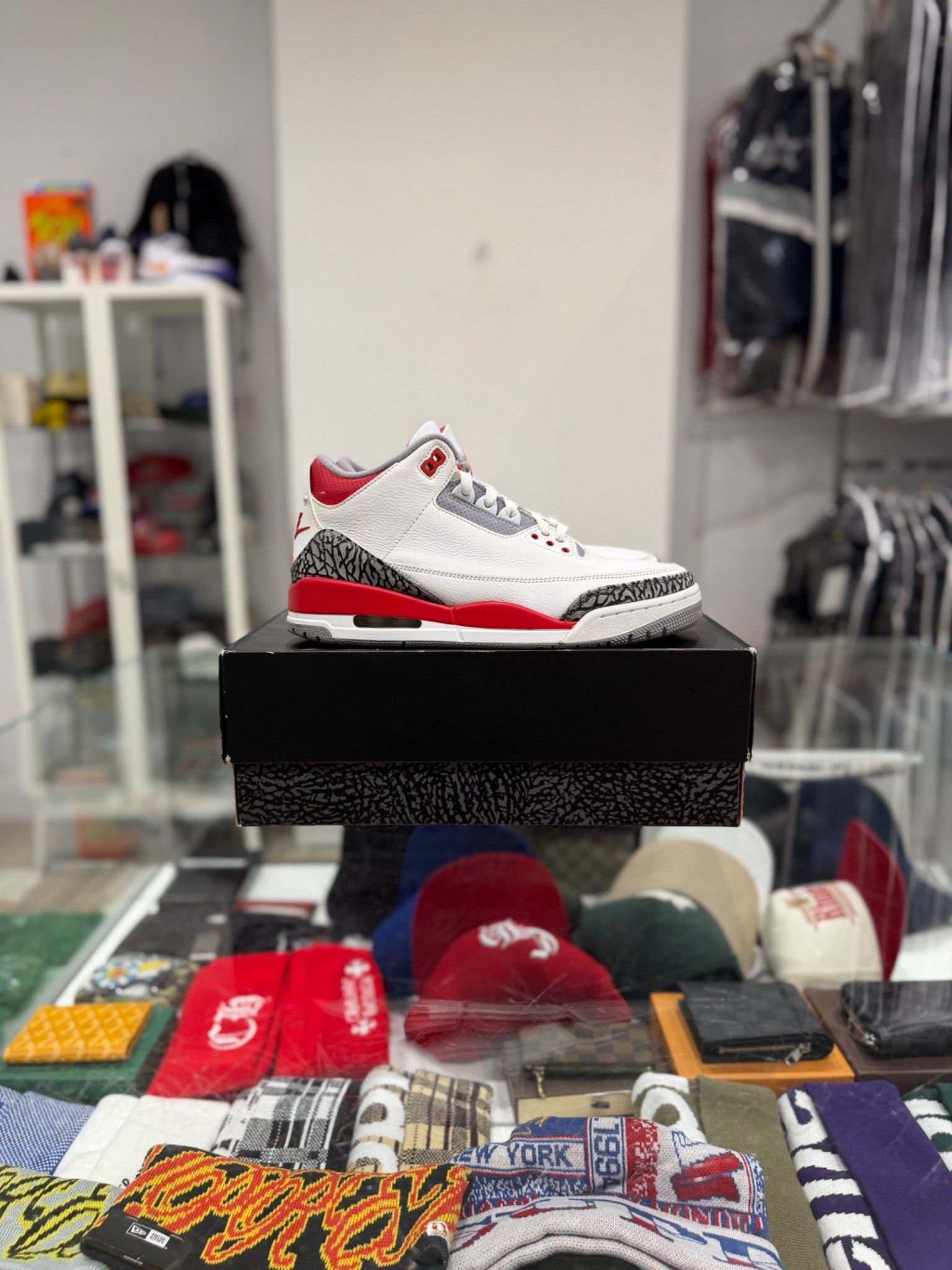 Jordan Brand Jordan 3 Fire Red (2022) Size US 9.5 / EU 42-43 - 1 Thumbnail