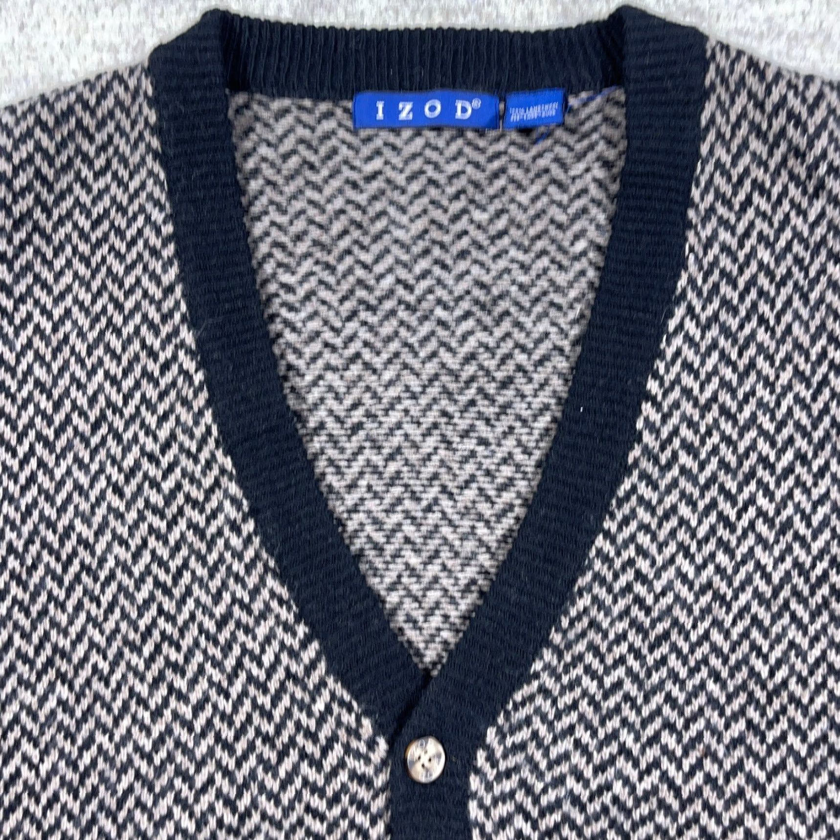 Izod VINTAGE IZOD Sweater Vest Men XL Tan Black Lambs Wool Cardigan Grandpa Golf Vest Herringbone 90s Mens Classic Golf Size US XL / EU 56 / 4 - 2 Thumbnail