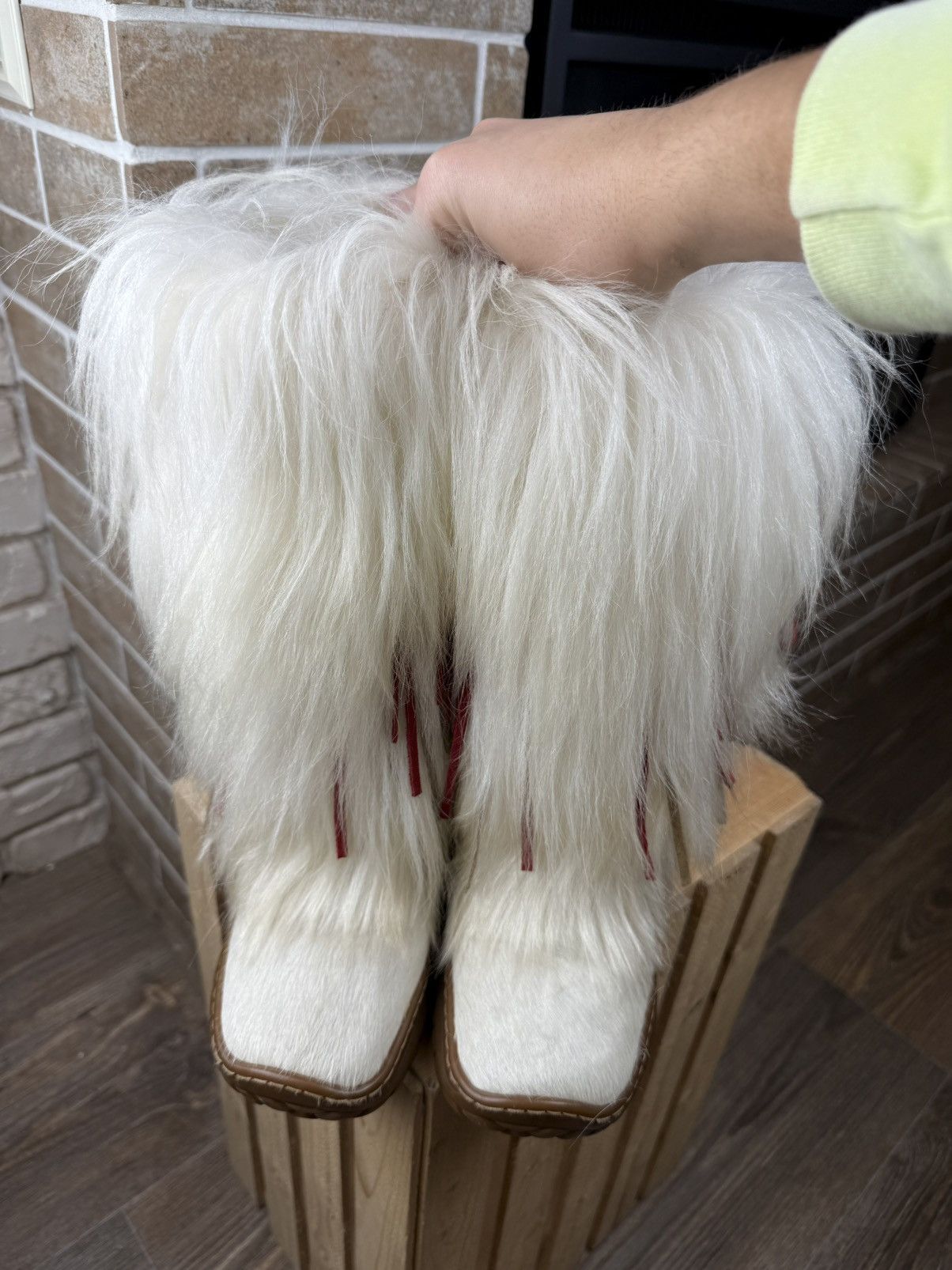 Vintage Vintage Y2K White Fluffy Fur Yeti Fuzzy Snow Boots Size US 8 / IT 38 - 13 Thumbnail