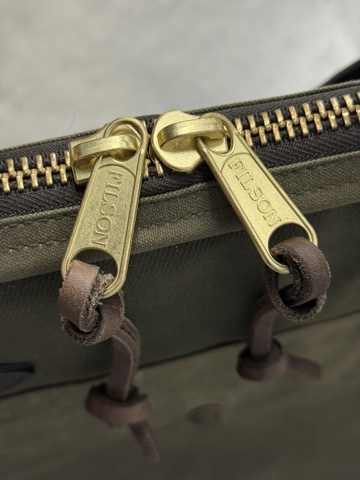 Filson Filson Tin Cloth Tablet / Compact Briefcase Otter Green New Size ONE SIZE - 4 Thumbnail