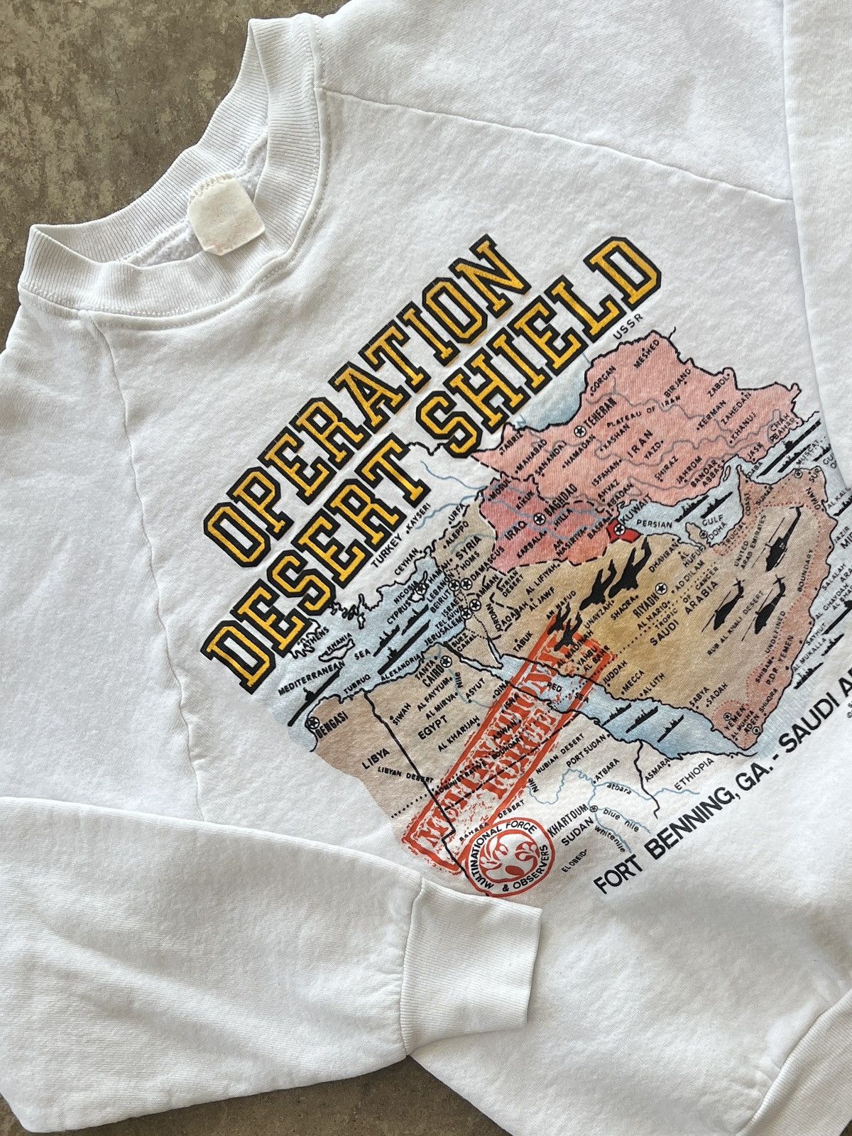 Vintage Vintage Operation Desert Shield Crewneck Medium Size US M / EU 48-50 / 2 - 1 Thumbnail
