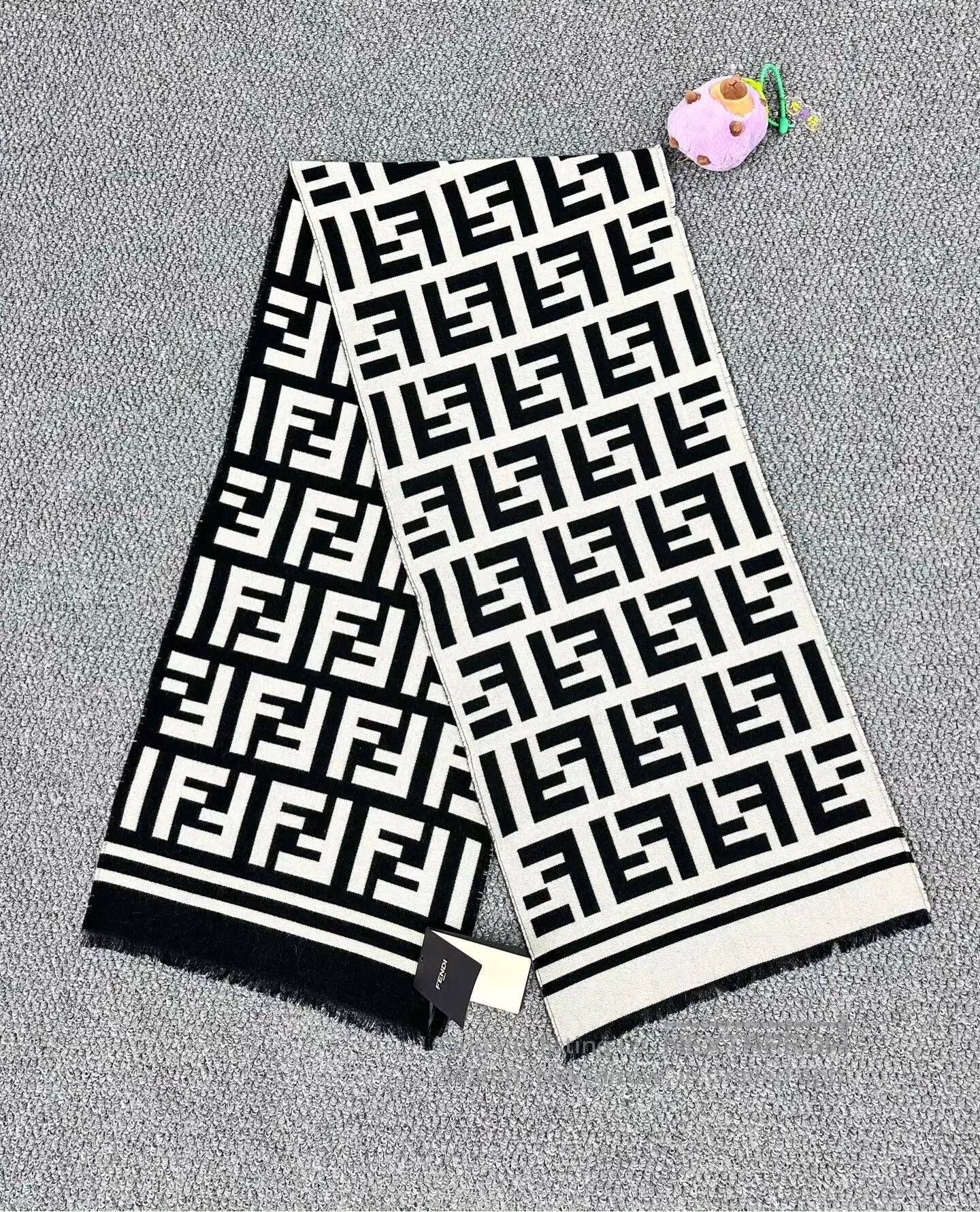 Fendi FENDI Black and white double-sided full print logo fringed Size ONE SIZE - 1 Thumbnail