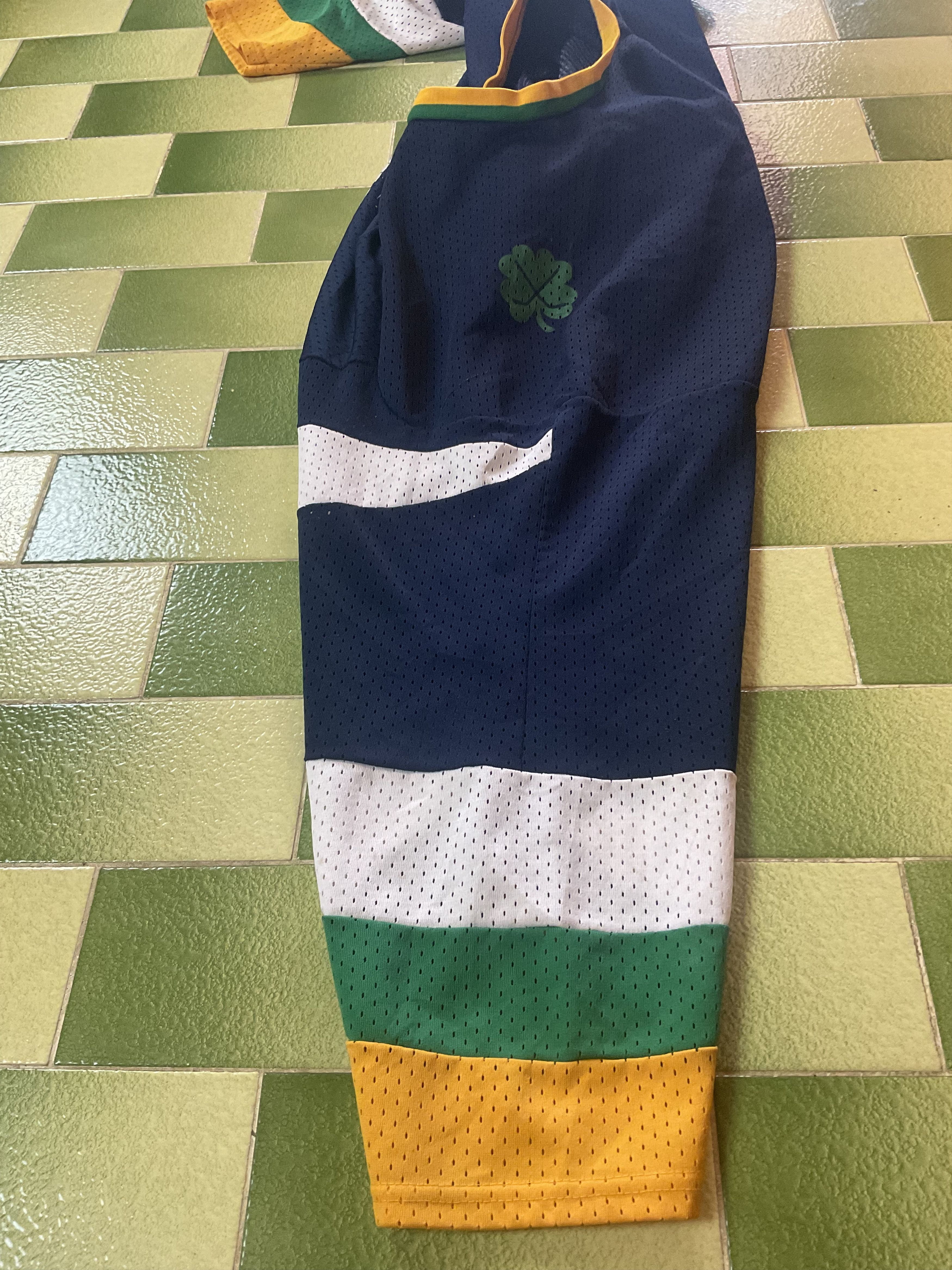 NCAA × Sports Specialties × Vintage Irish Rovers #22 Hockey Jersey Notre Dame Fighting Irish Size US L / EU 52-54 / 3 - 5 Thumbnail