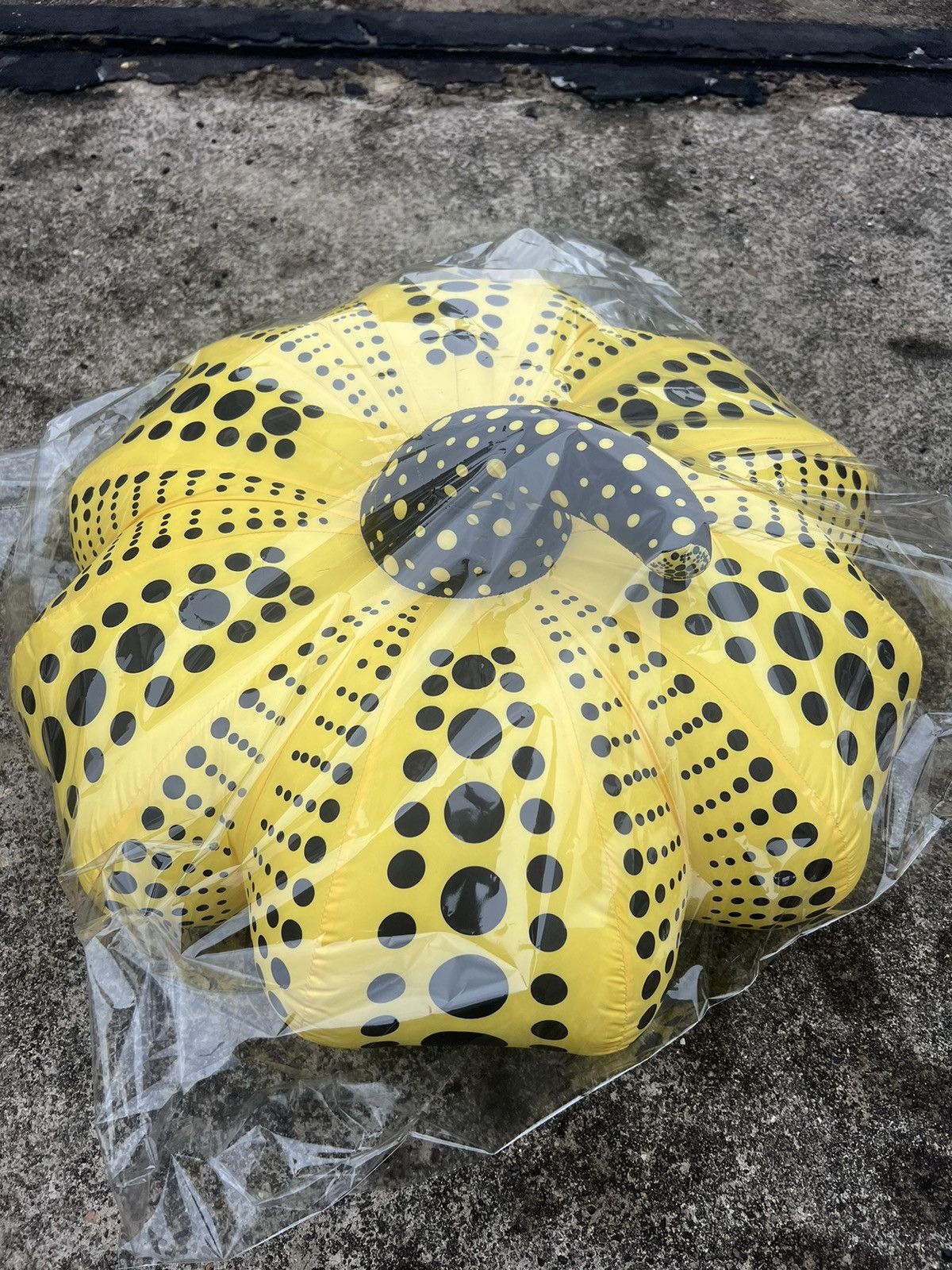 Yayoi Kusama Yayoyi pumpkin Plush Soft sculpture Large Size ONE SIZE - 1 Thumbnail