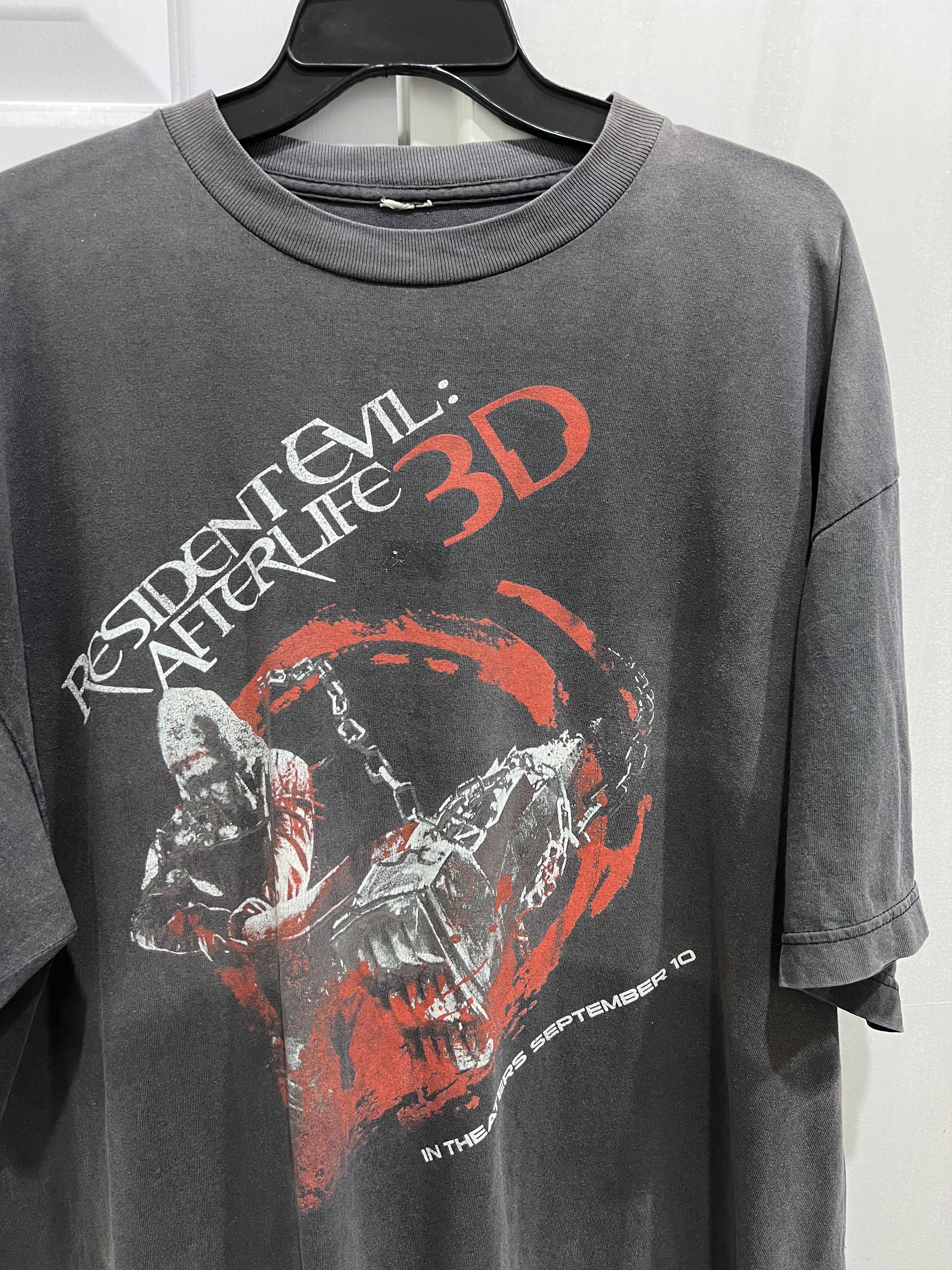 Expert Horror Vintage Y2K Resident Evil Afterlife 3D Tee Faded Thrashed Size US XL / EU 56 / 4 - 1 Thumbnail