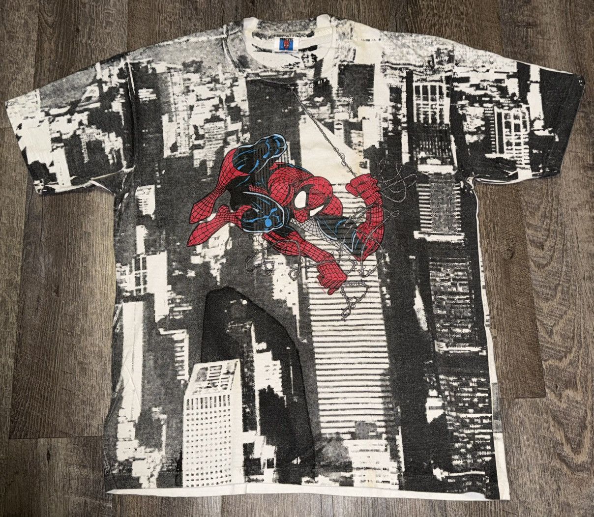 Marvel Comics Vintage Marvel Spiderman City AOP Shirt size XL 1991 Size US XL / EU 56 / 4 - 1 Thumbnail