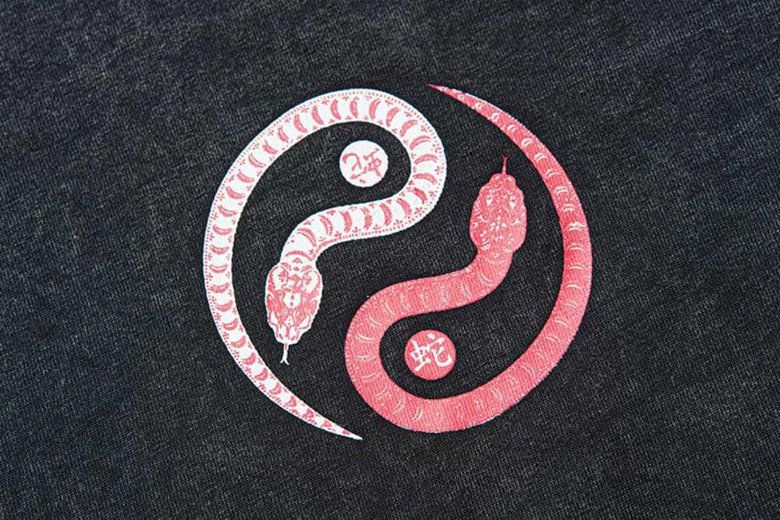 Vintage Graphic Tee with Snake Design Size US M / EU 48-50 / 2 - 4 Thumbnail