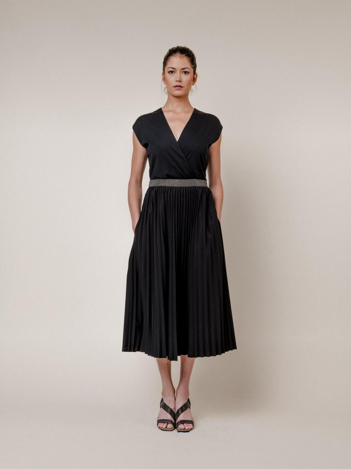 Brunello Cucinelli o1y0725 Midi Dress in Black Size M / US 6-8 / IT 42-44 - 1 Thumbnail