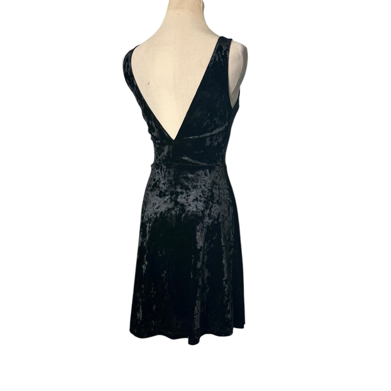 H&M H&M Divided black velvet deep V back mini party dress size 4 Size S / US 4 / IT 40 - 8 Thumbnail