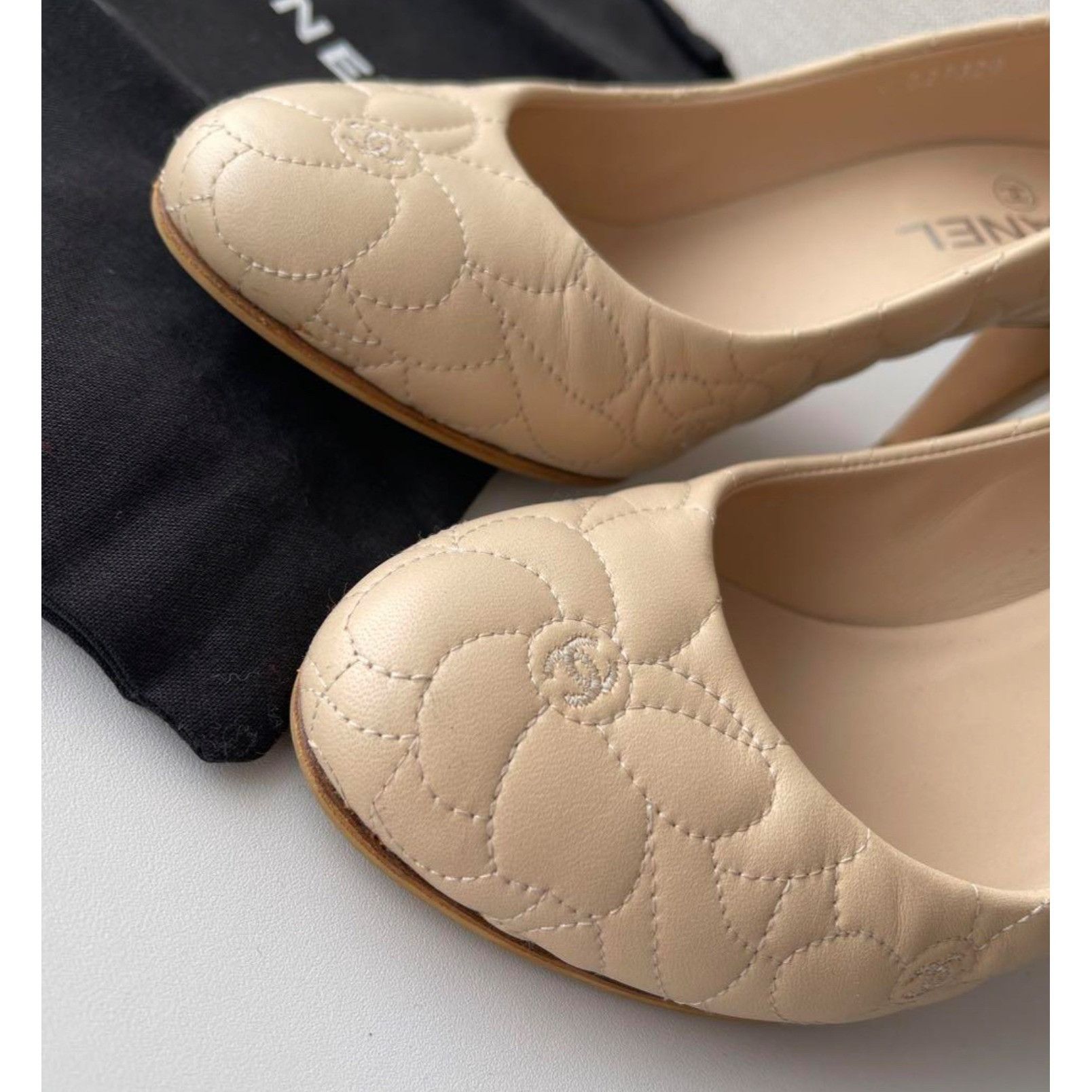 Chanel Chanel beige Camellia logo cc quilted leather pump heels sz3 Size US 6.5 / IT 36.5 - 2 Thumbnail